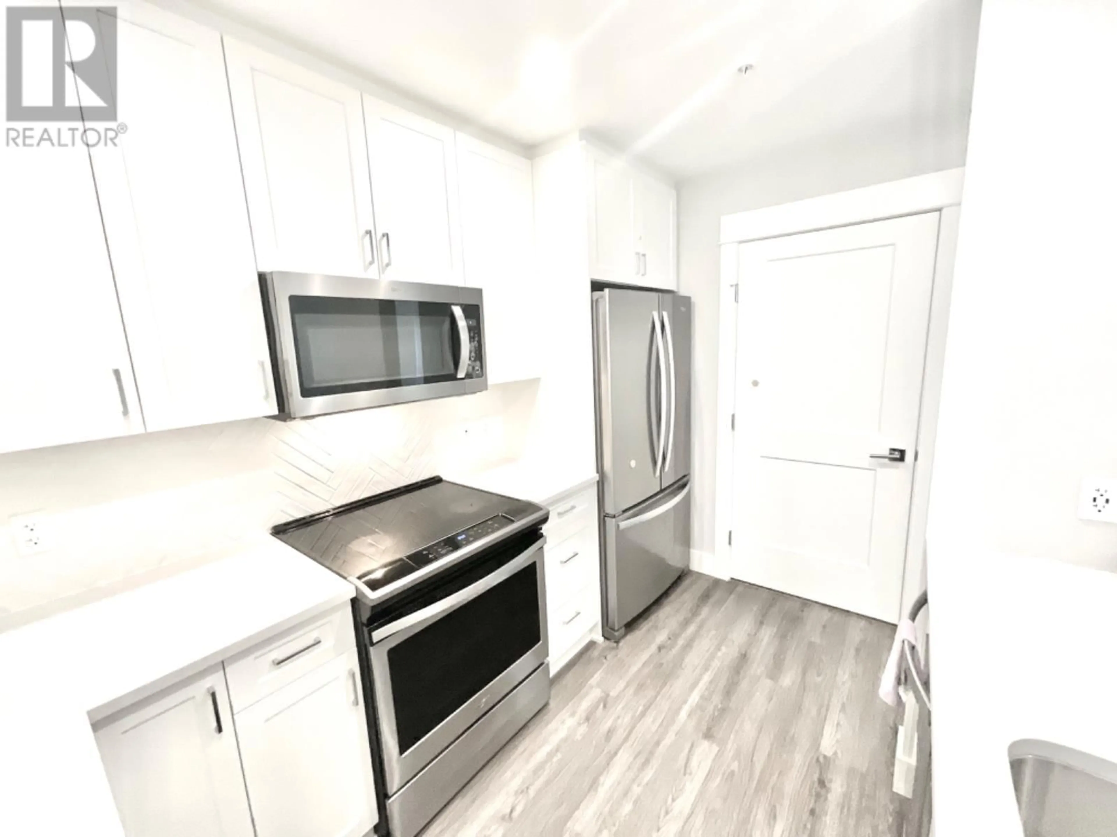 Standard kitchen, wood floors for 3222 2180 KELLY AVENUE, Port Coquitlam British Columbia V3C0S4