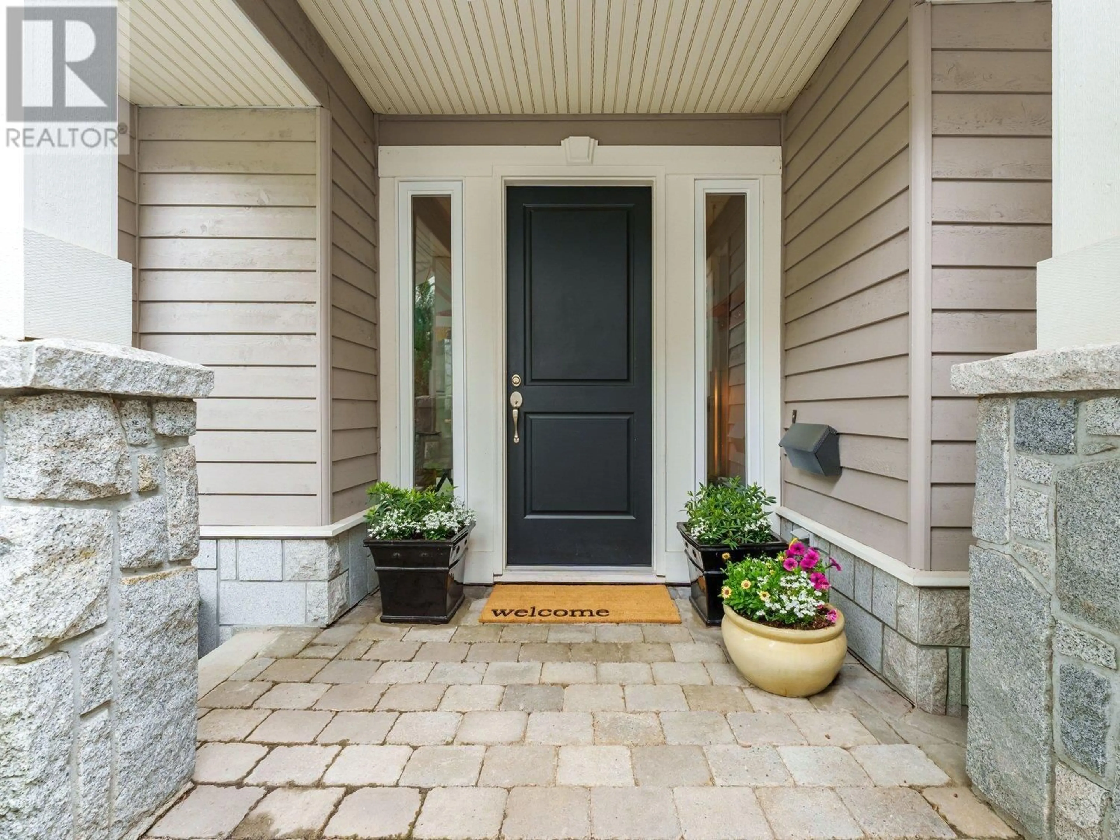 Indoor entryway, wood floors for 4125 SAINT ALBANS AVENUE, North Vancouver British Columbia V7N1S9