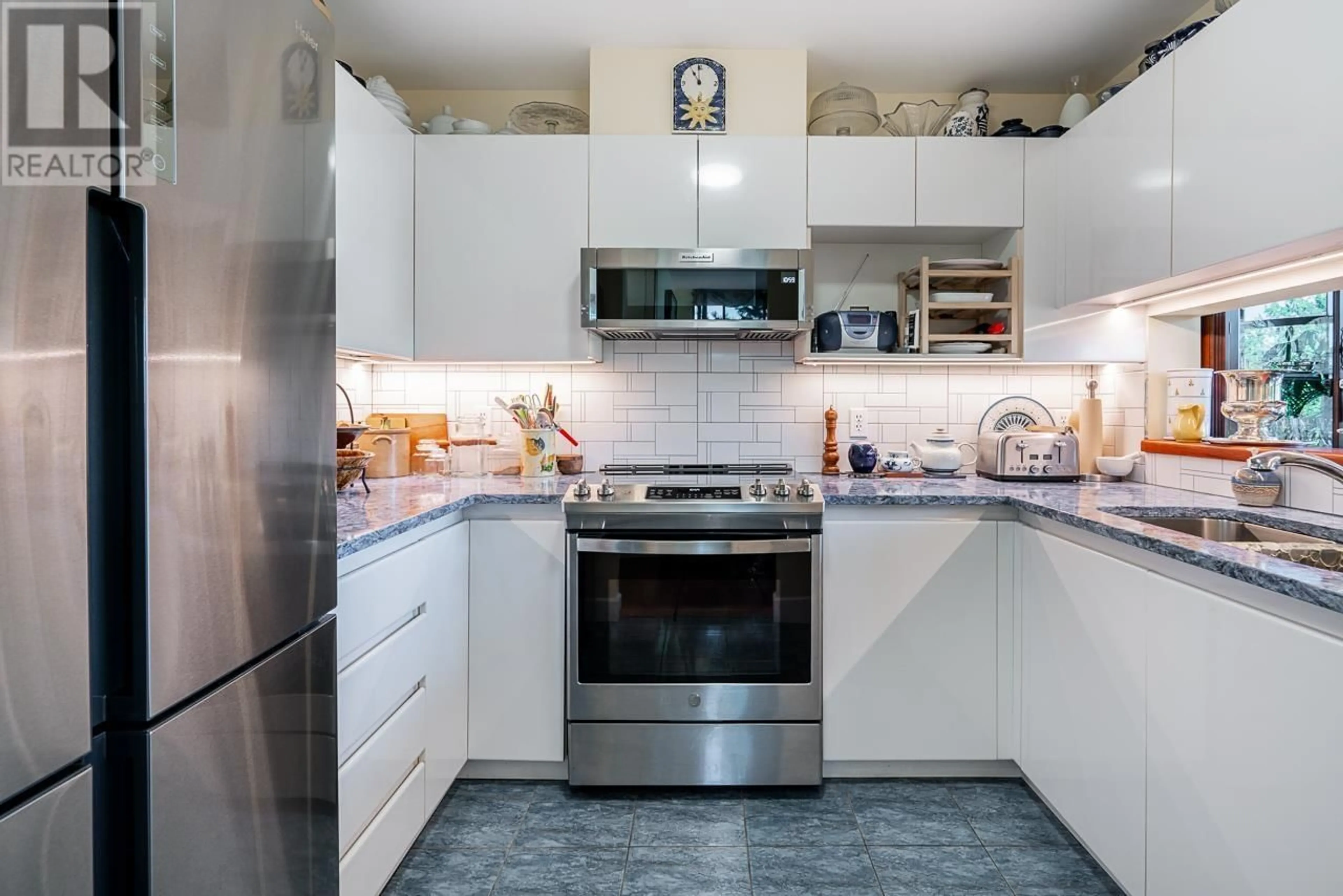Contemporary kitchen, ceramic/tile floor for 504 - 4160 ALBERT STREET, Burnaby British Columbia V5C6K2