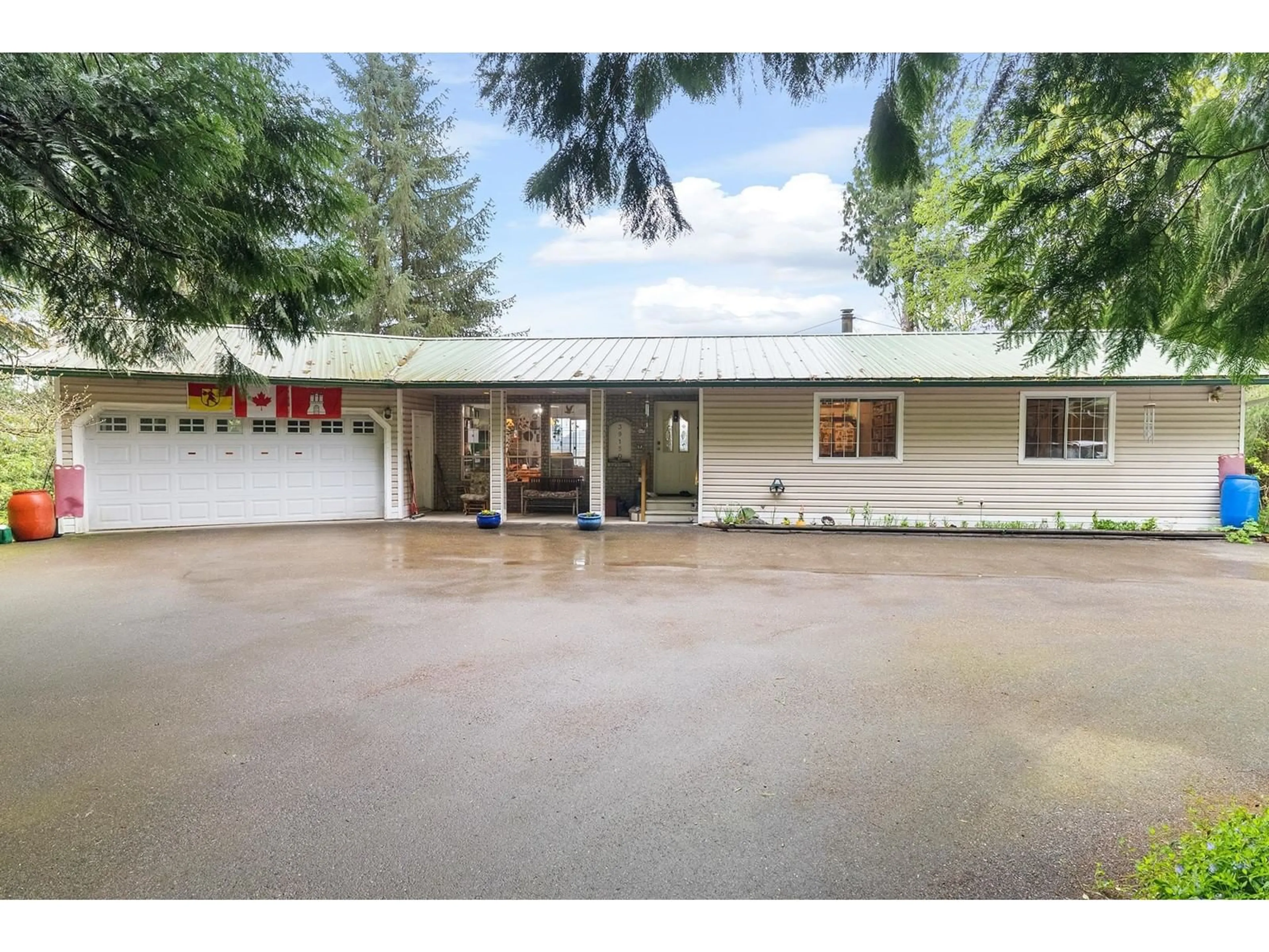 Indoor foyer for 39150 OLD YALE ROAD, Abbotsford British Columbia V3G1X6