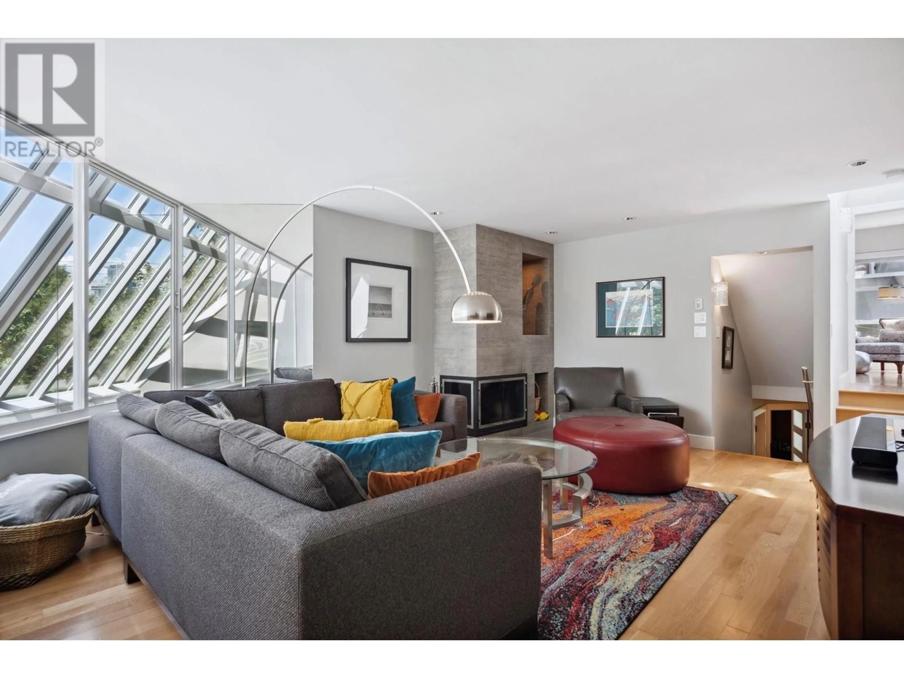 Living room, wood floors for 2205 OAK STREET, Vancouver British Columbia V6H3W6