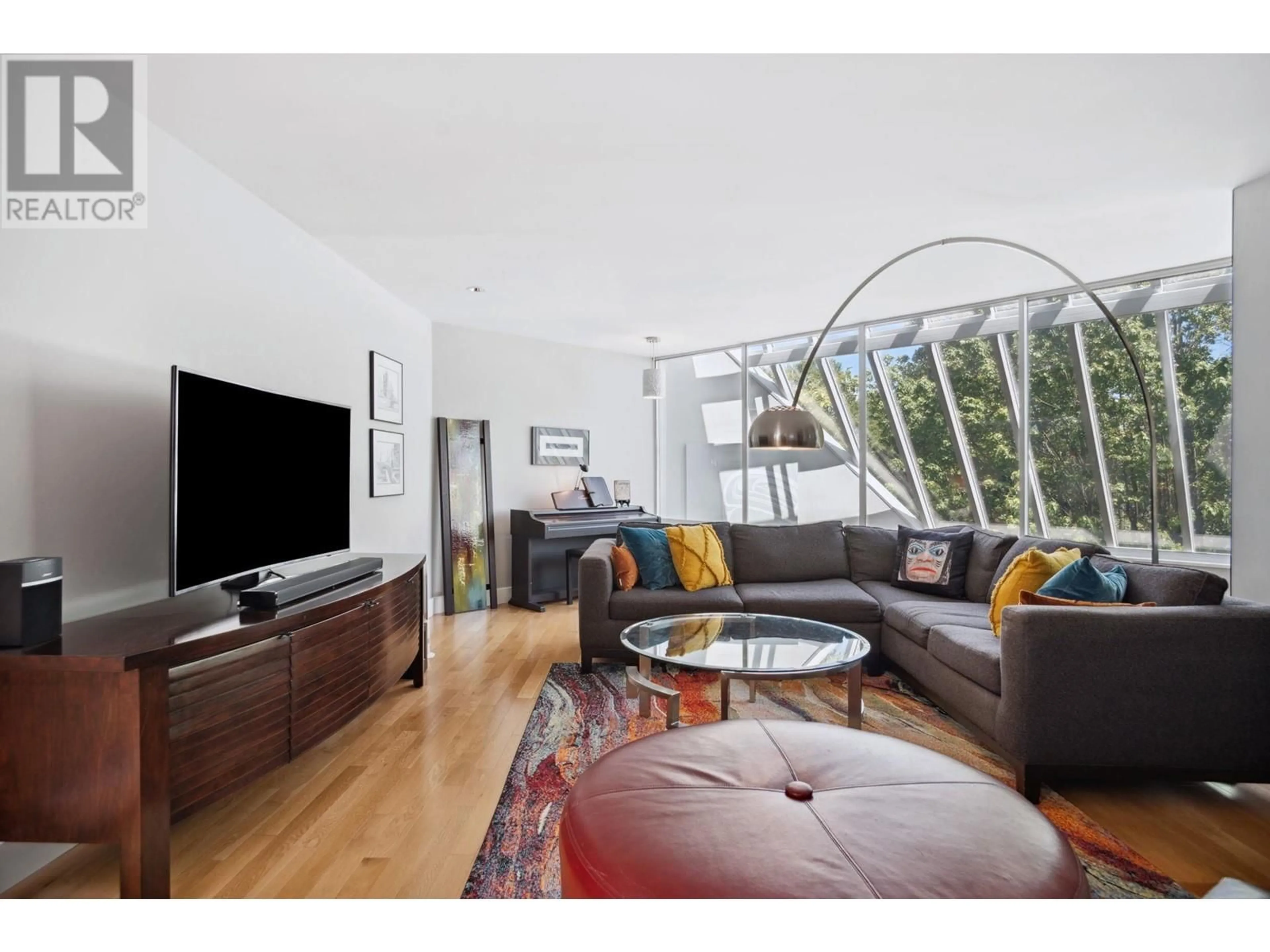 Living room, wood floors for 2205 OAK STREET, Vancouver British Columbia V6H3W6