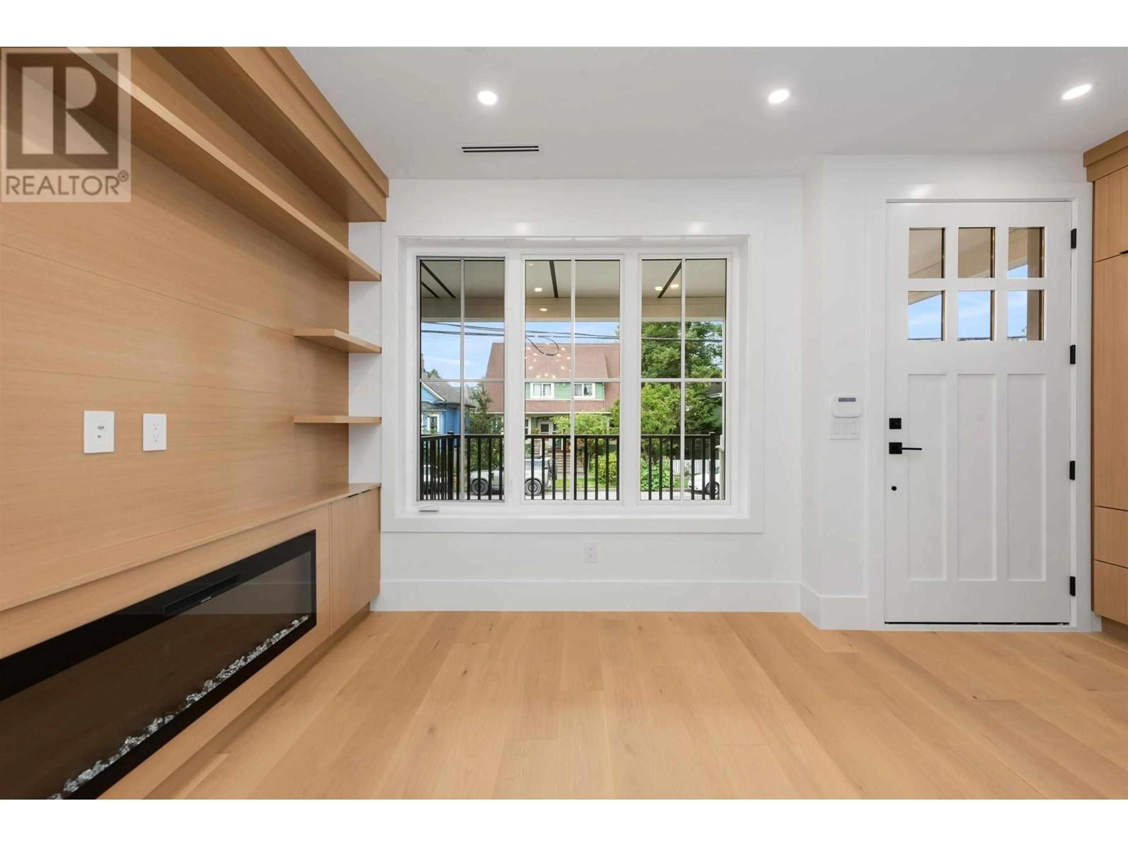 Indoor entryway, wood floors for 2050 FERNDALE STREET, Vancouver British Columbia V5L1Y1