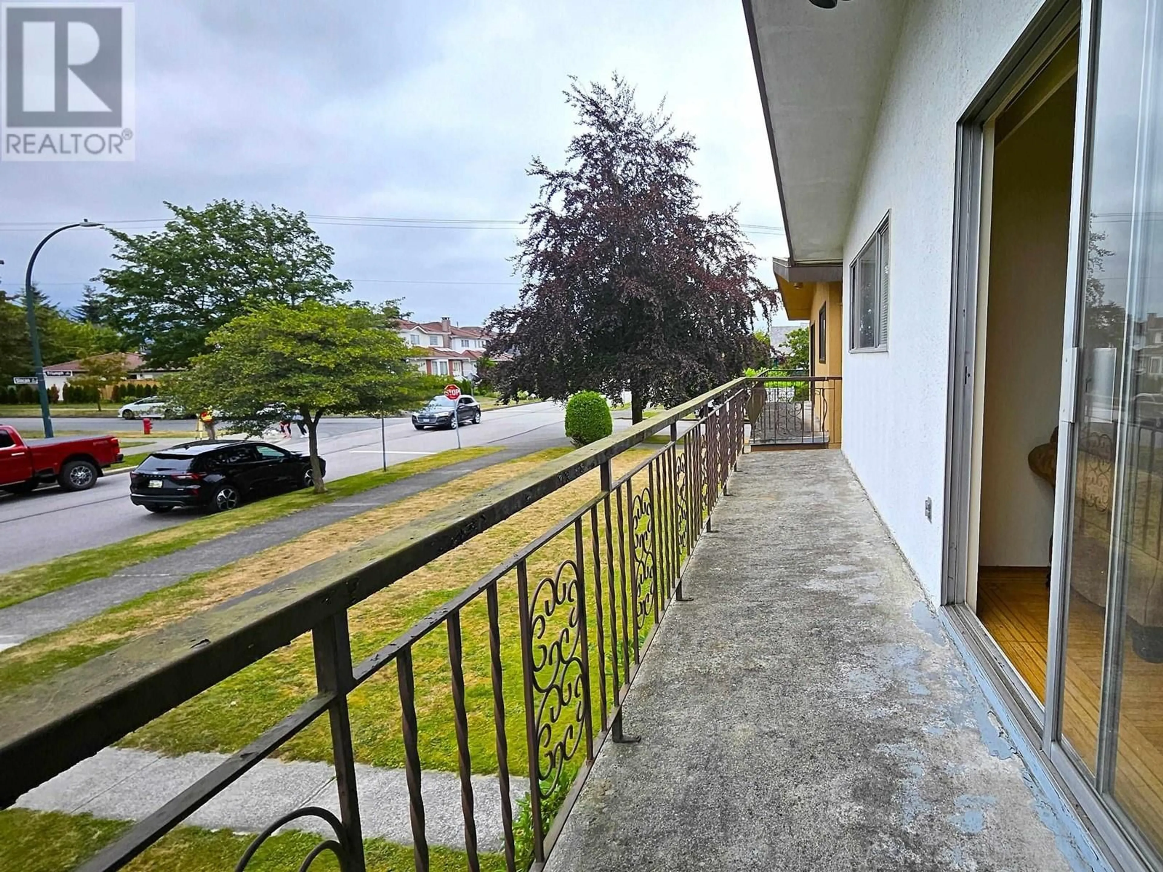 Balcony in the apartment, the street view for 2690 TRIUMPH STREET, Vancouver British Columbia V5K1S9