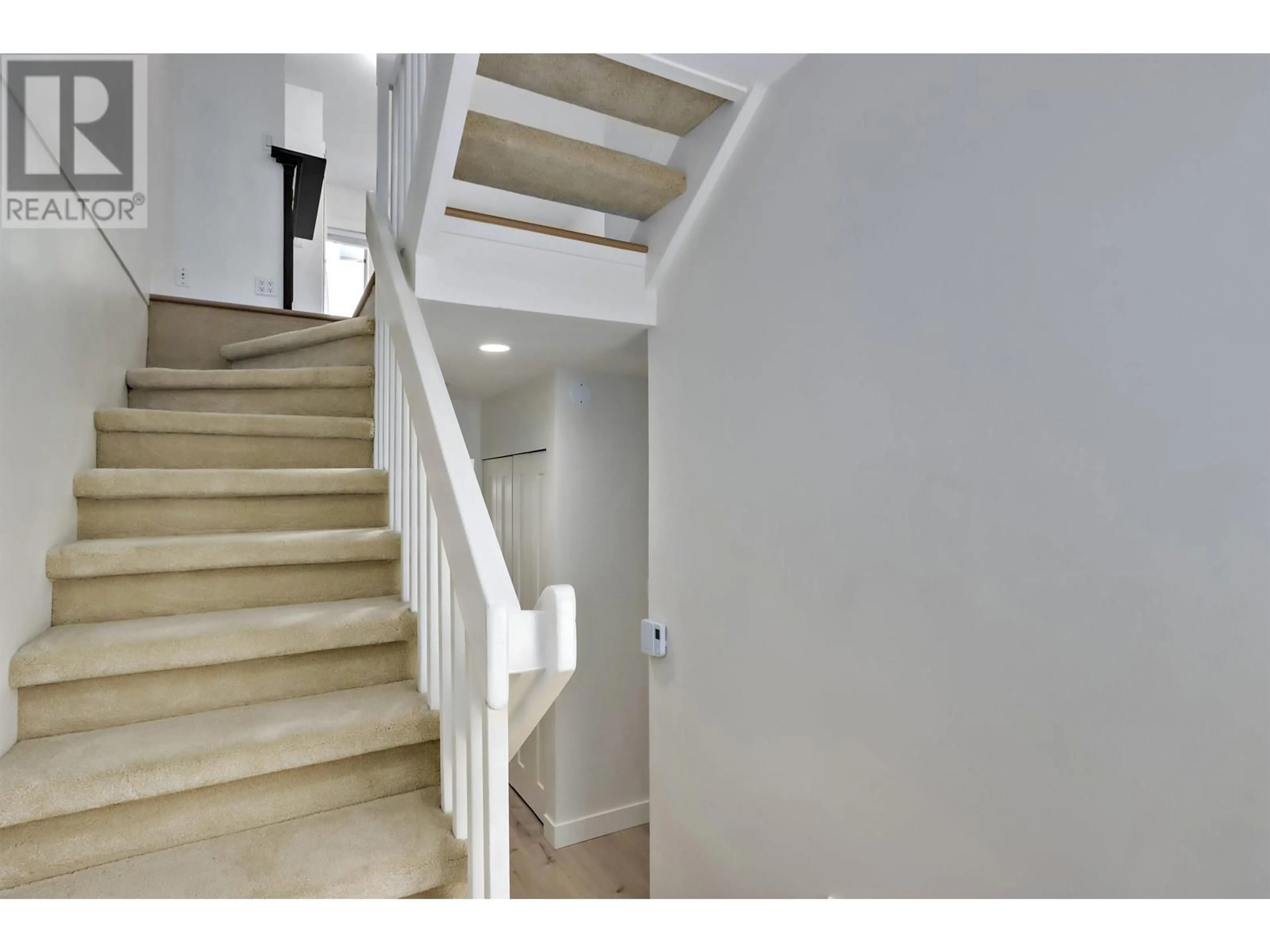 Stairs for 2415 W 6TH AVENUE, Vancouver British Columbia V6K1W2