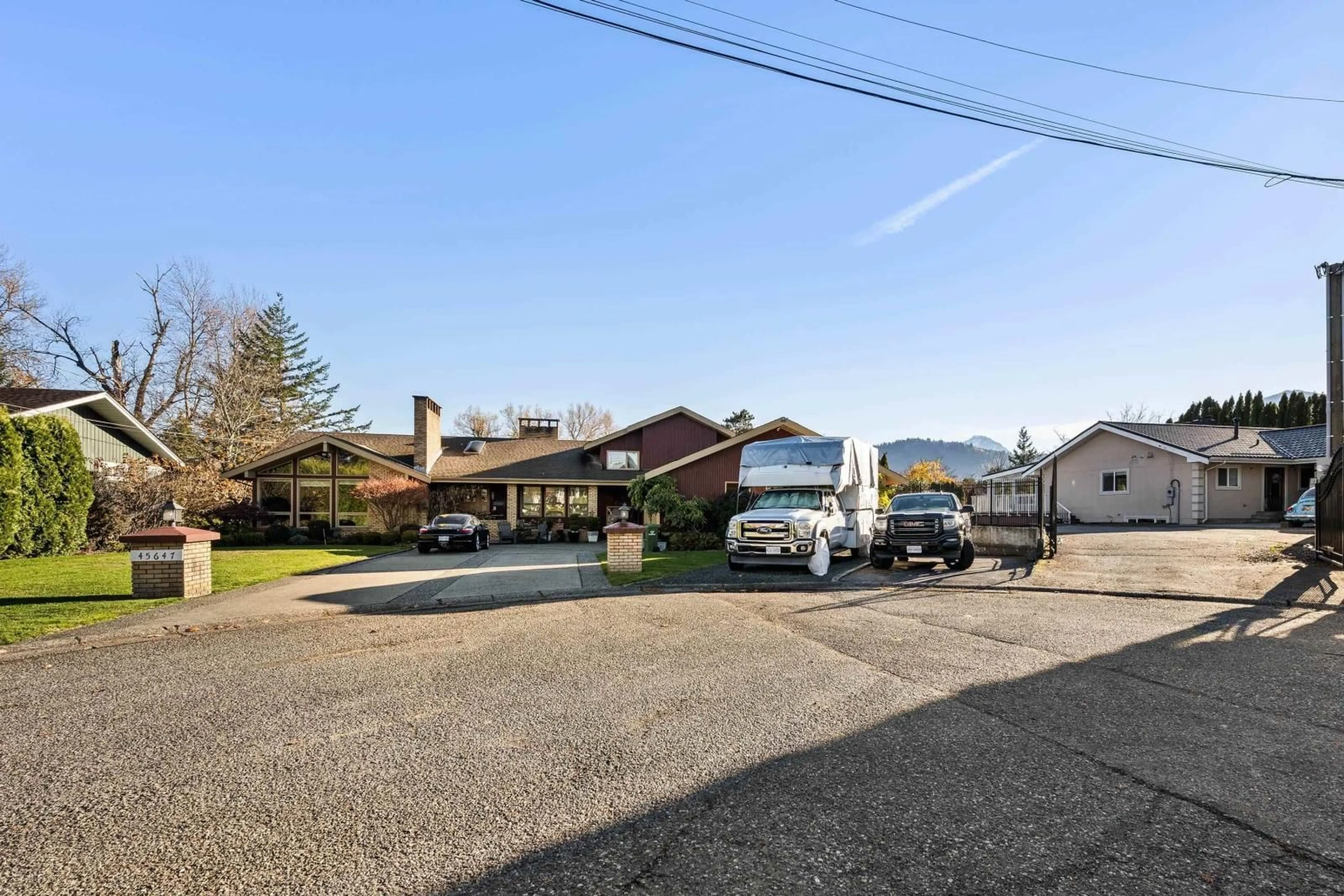 Frontside or backside of a home, the street view for 45647 NEWBY DRIVE, Chilliwack British Columbia V2R1N1