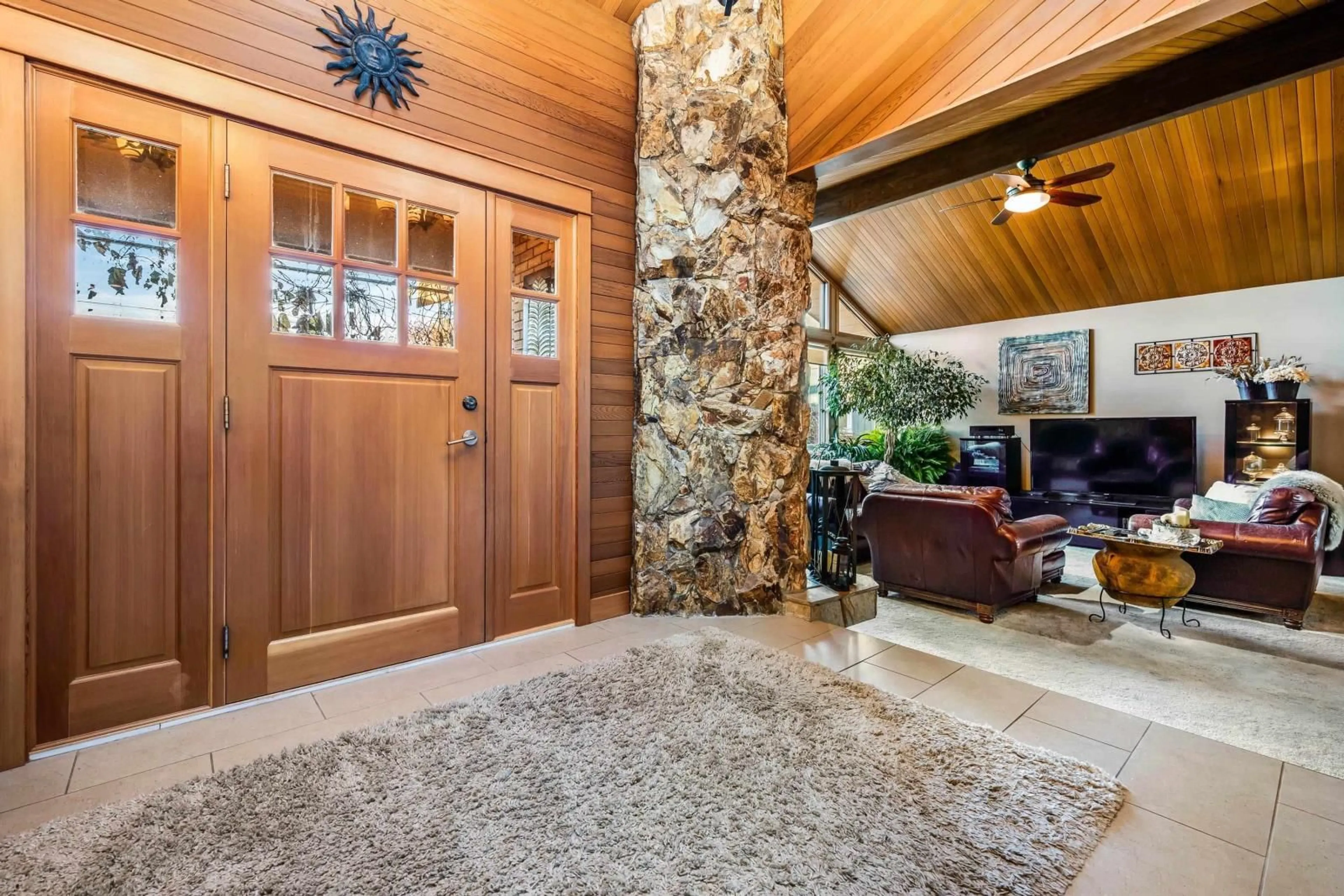 Indoor entryway, wood floors for 45647 NEWBY DRIVE, Chilliwack British Columbia V2R1N1