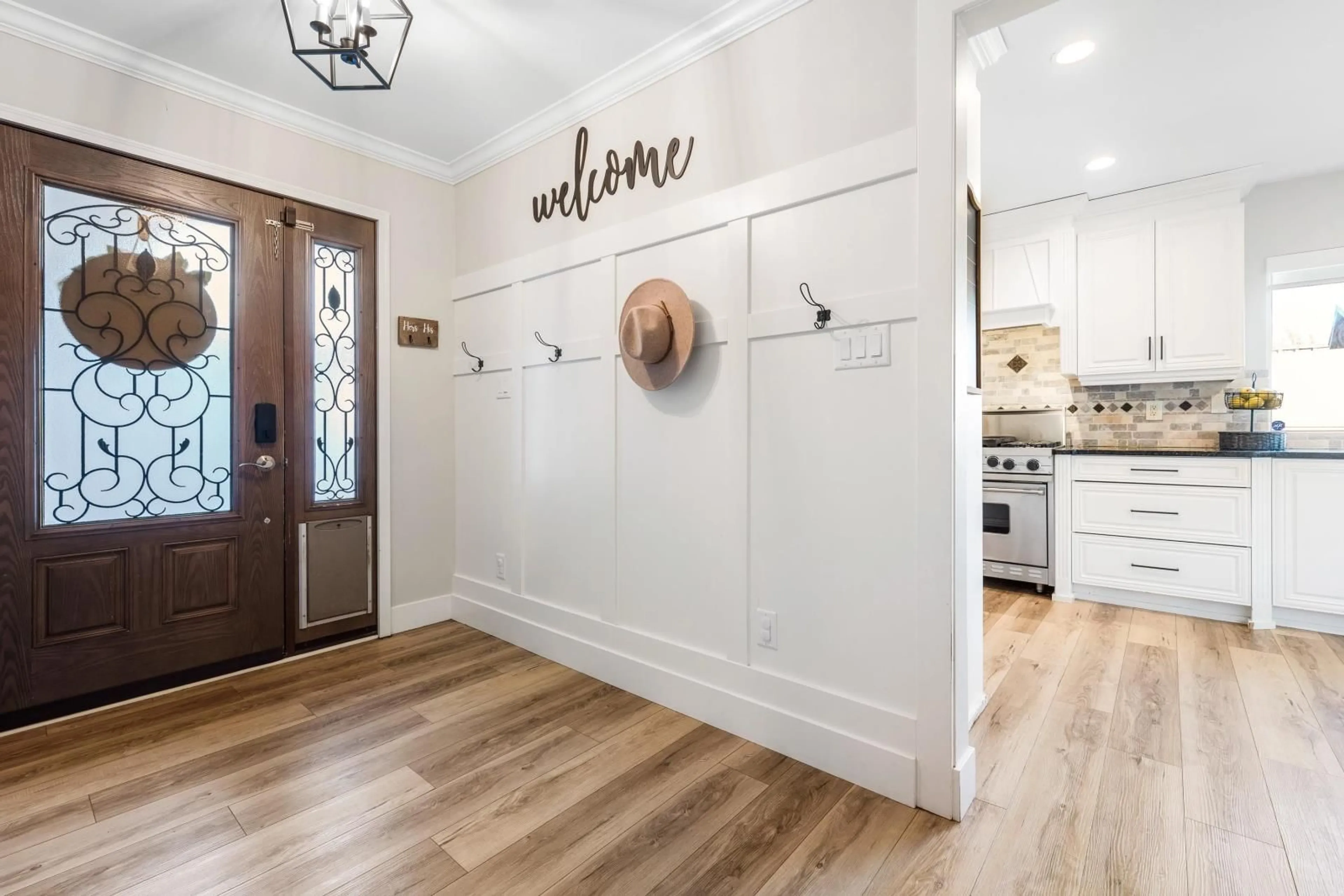 Indoor entryway, wood floors for 45649 NEWBY DRIVE, Chilliwack British Columbia V2R1N1