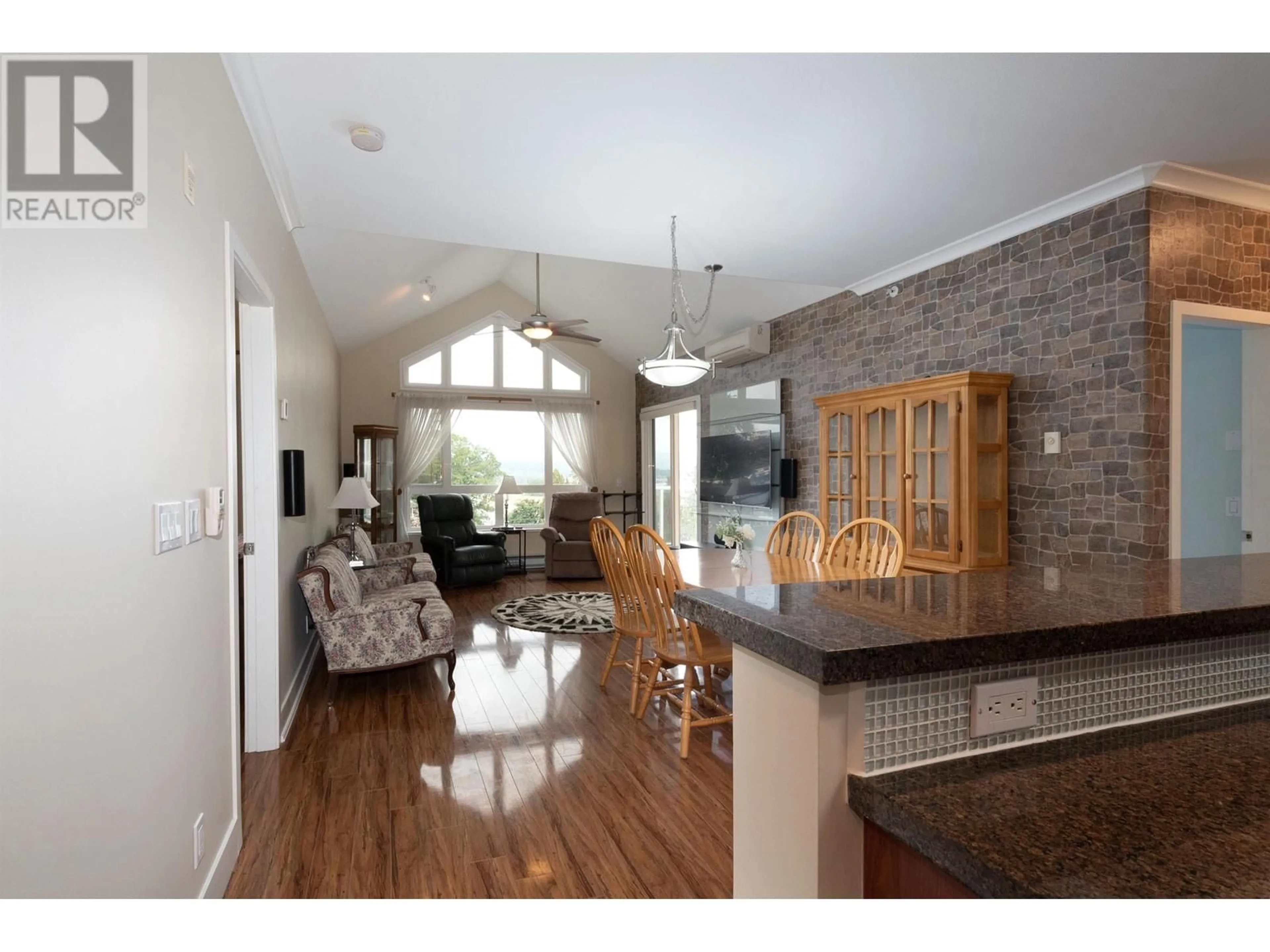 Open concept kitchen for 502 14 E ROYAL AVENUE, New Westminster British Columbia V3L5W5