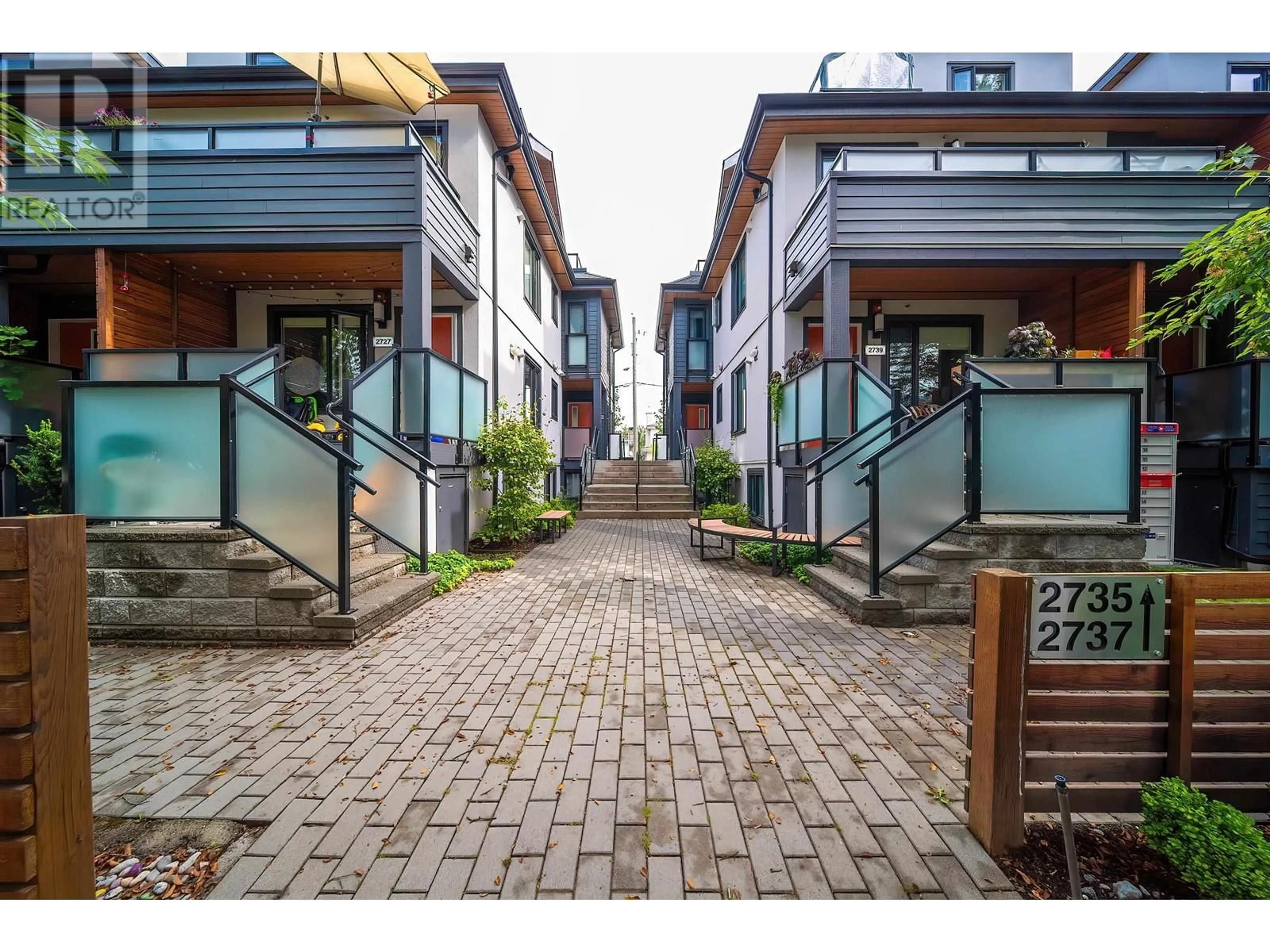 A pic from exterior of the house or condo, the street view for 2743 WARD STREET, Vancouver British Columbia V5R4S7