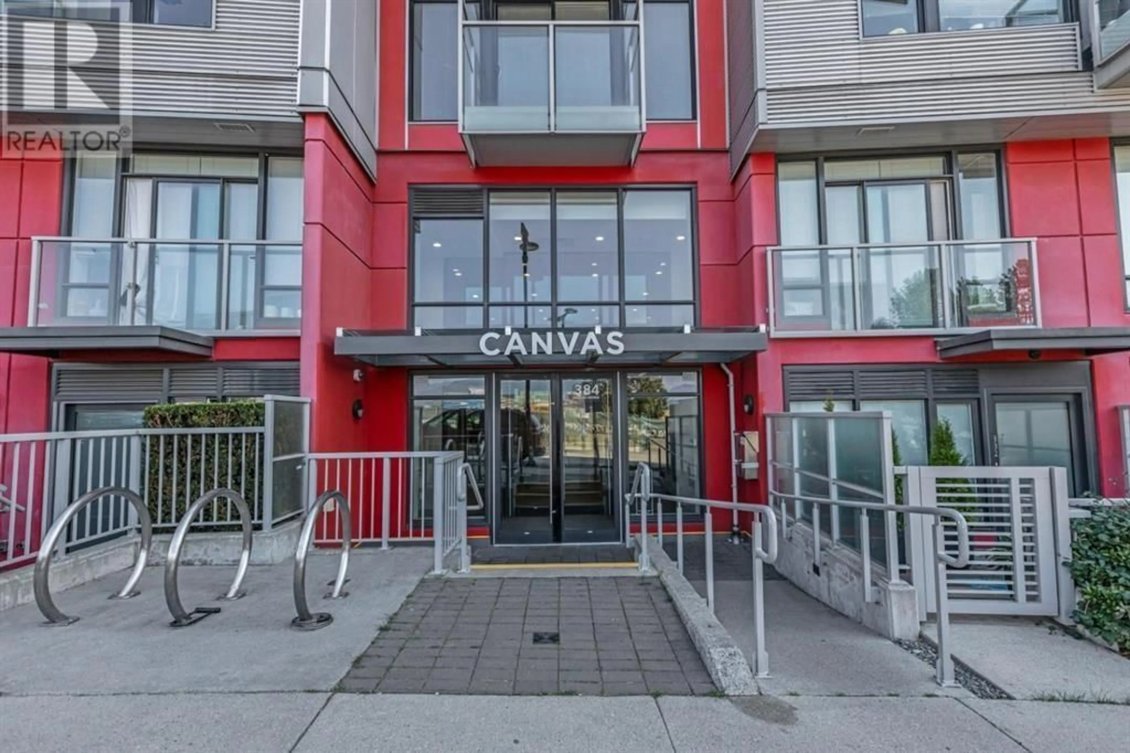 Indoor foyer for 721 384 E 1ST AVENUE, Vancouver British Columbia V5T0G5