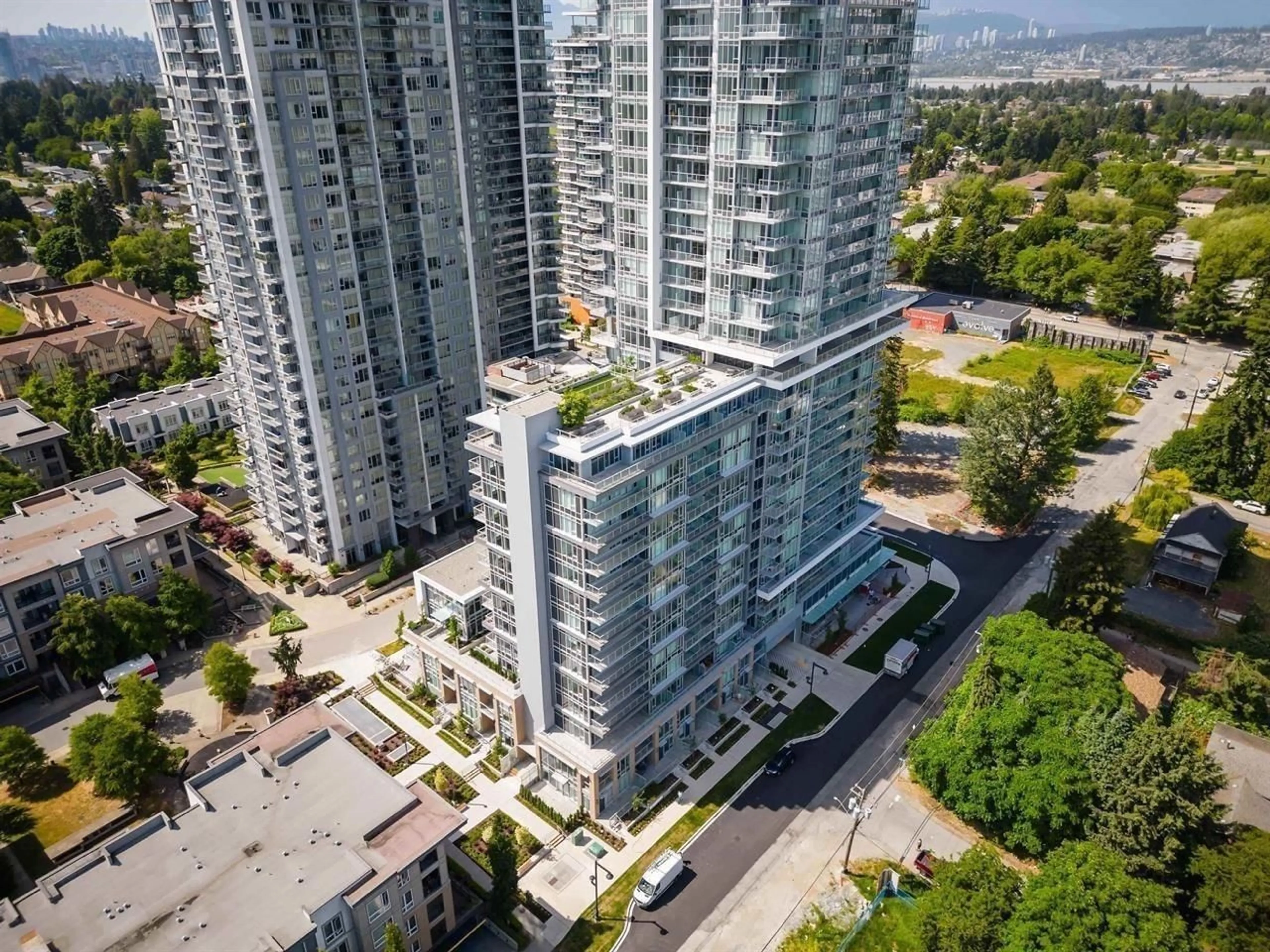 A pic from exterior of the house or condo, the view of city buildings for 3308 13350 CENTRAL AVENUE, Surrey British Columbia V3T0S1