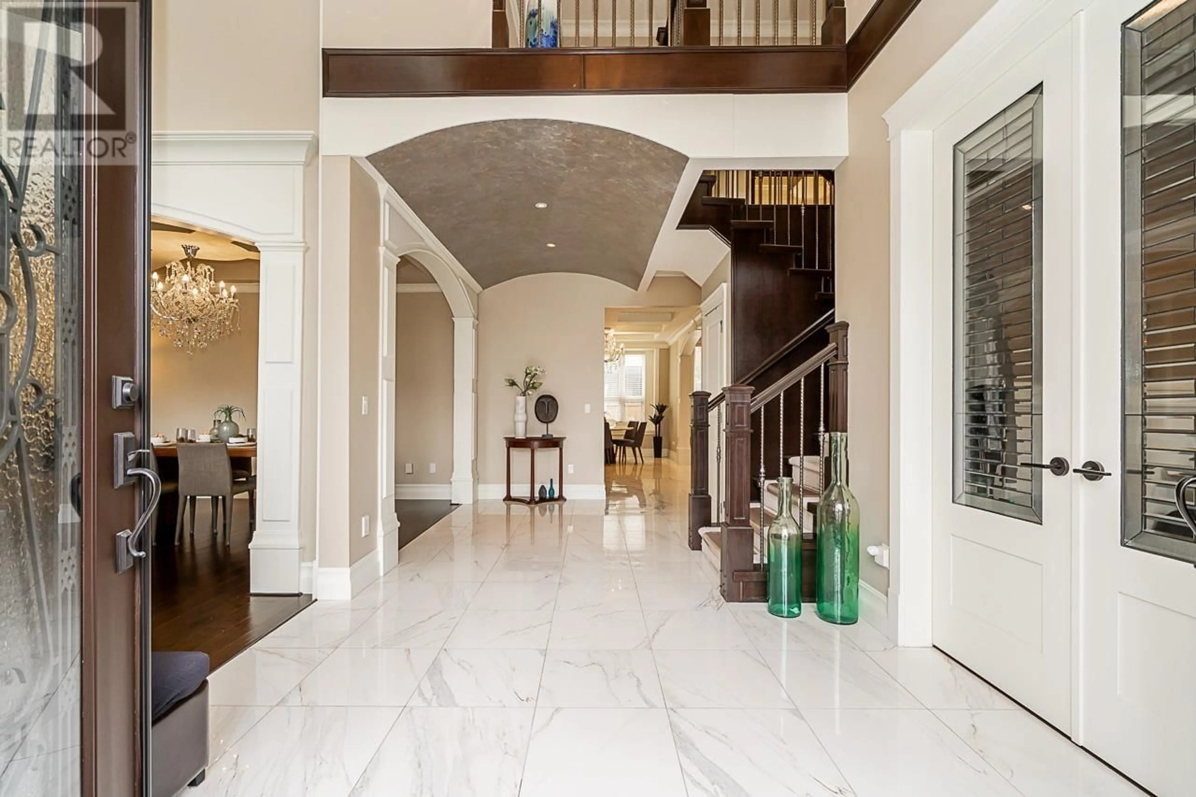 Indoor foyer, wood floors for 9028 PINEWELL CRESCENT, Richmond British Columbia V7A2C6