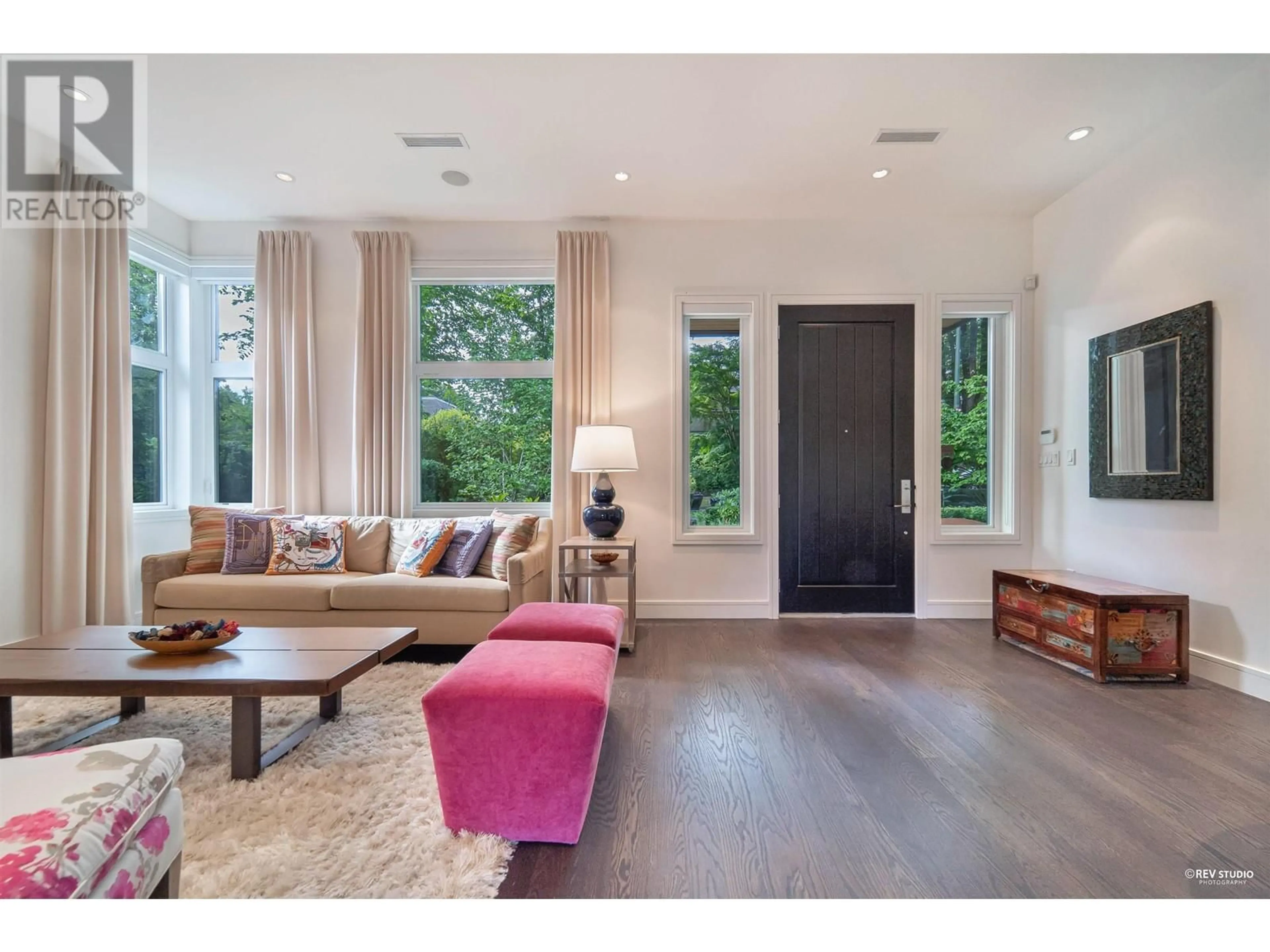 Living room, wood floors for 3853 W 14TH AVENUE, Vancouver British Columbia V6R2X1