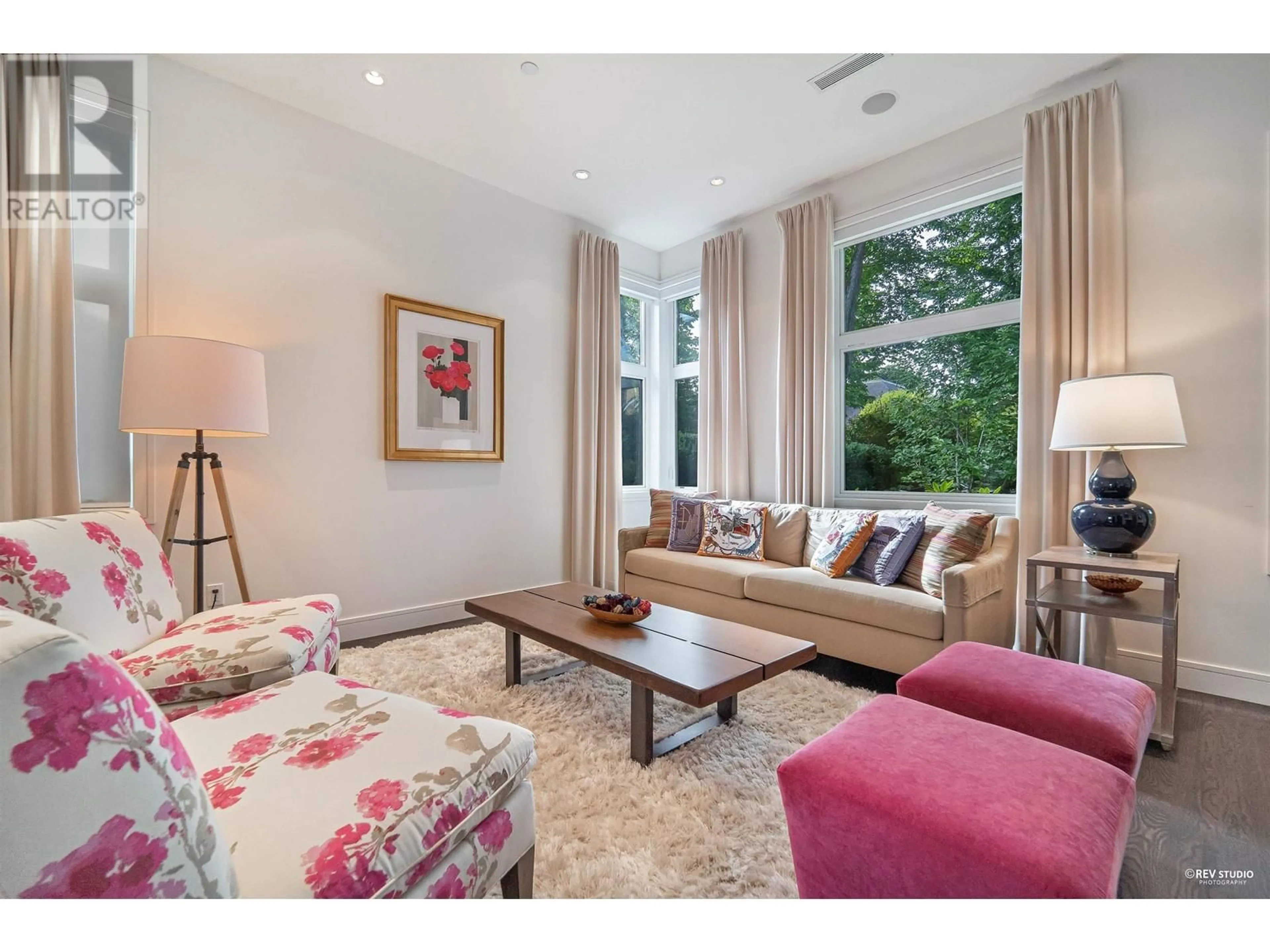 Living room, wood floors for 3853 W 14TH AVENUE, Vancouver British Columbia V6R2X1