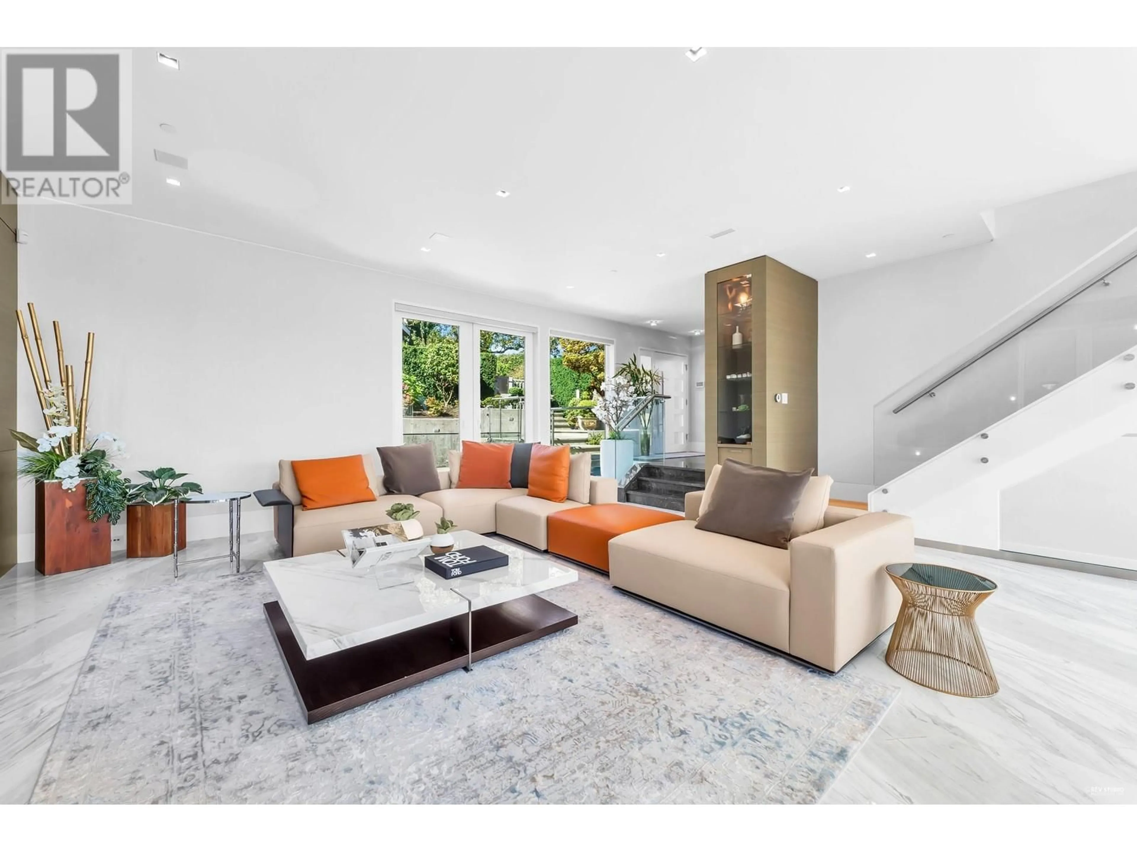 Living room, wood floors for 4422 QUESNEL DRIVE, Vancouver British Columbia V6L2X6