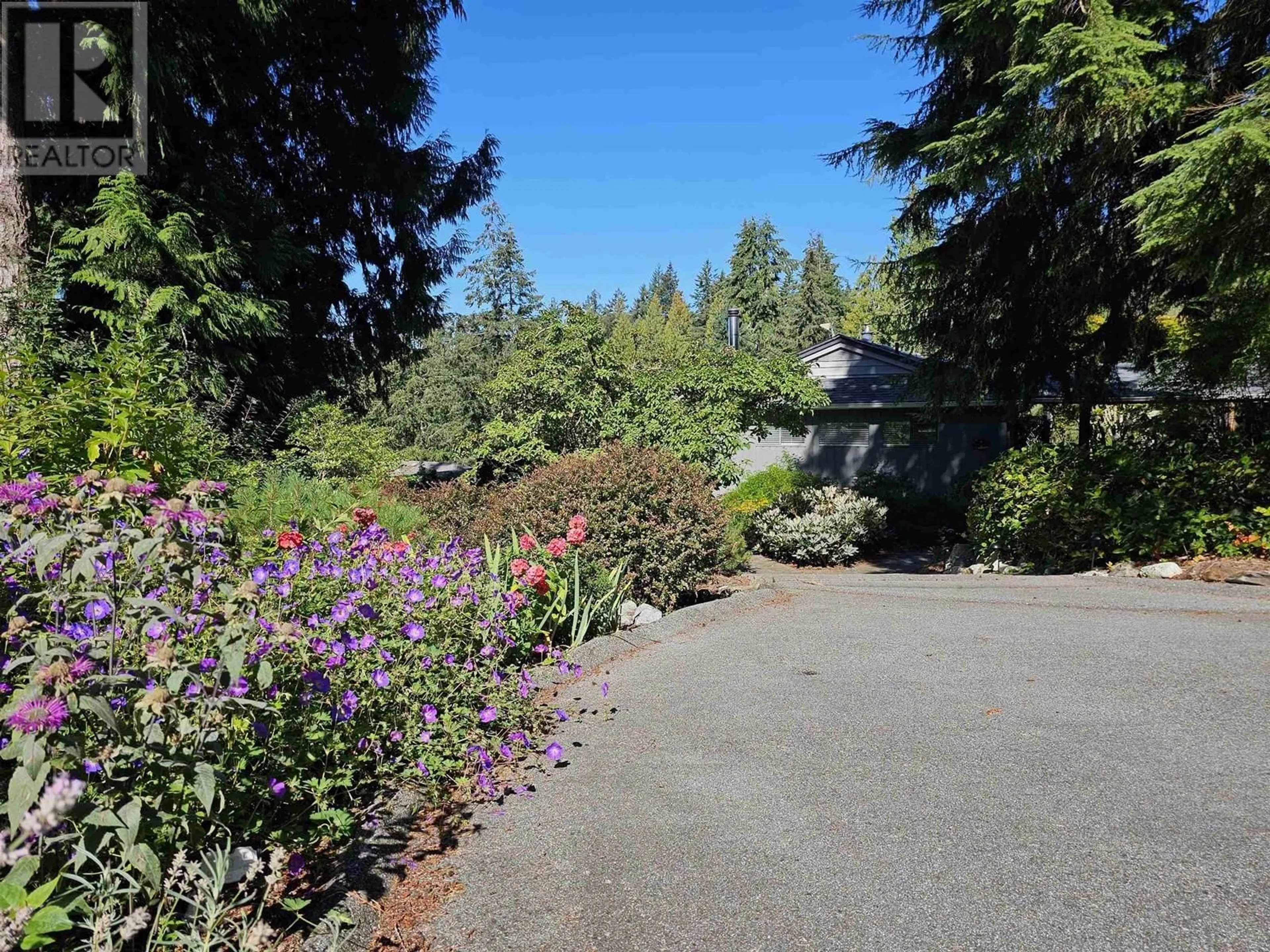 Patio, the street view for 1526 WHITESAILS DRIVE, Bowen Island British Columbia V0N1G2