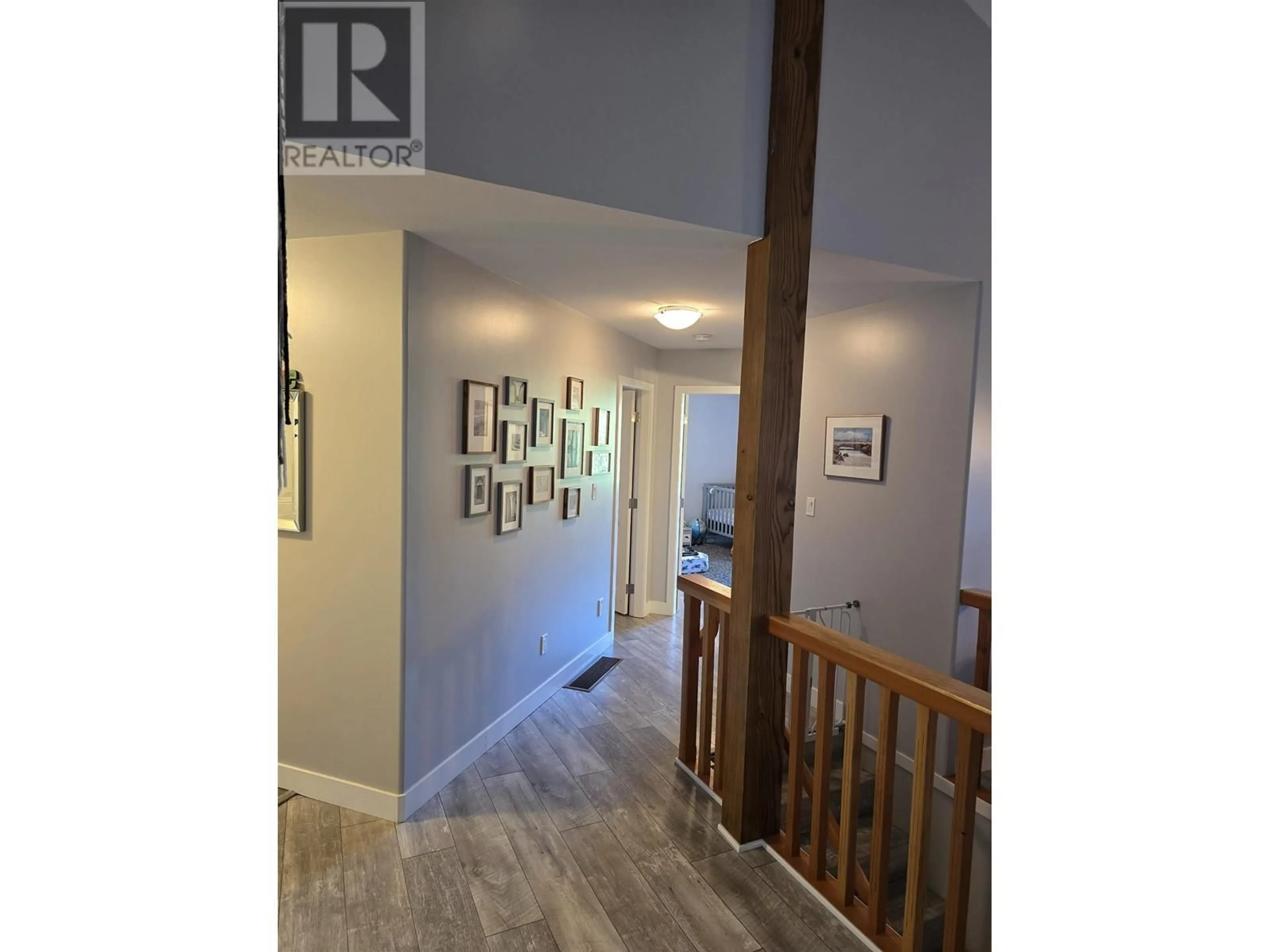 Indoor foyer, wood floors for 6018 FAIRWAY AVENUE, Sechelt British Columbia V7Z0R2