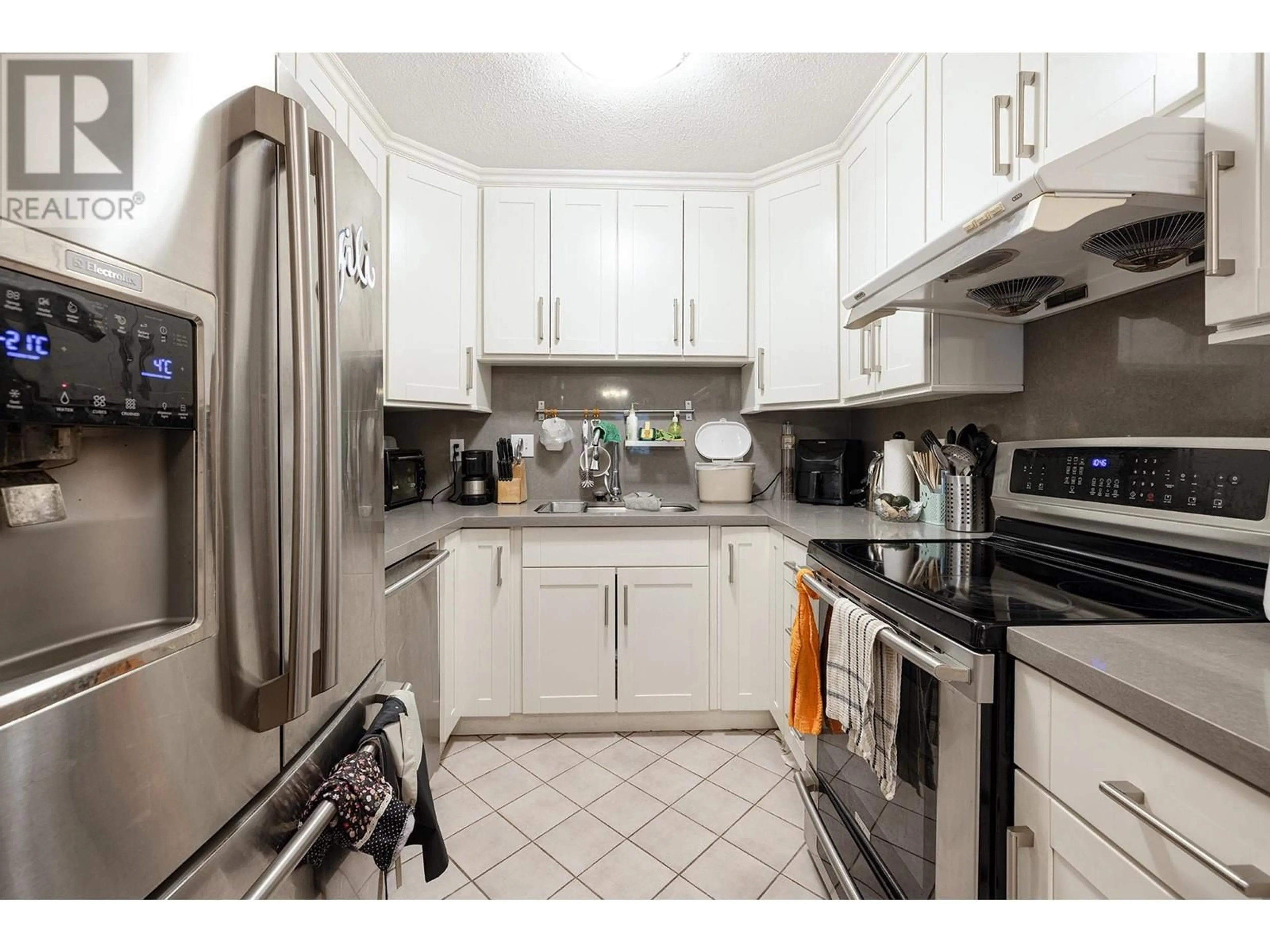 Standard kitchen for 34 8120 GENERAL CURRIE ROAD, Richmond British Columbia V6Y1M1