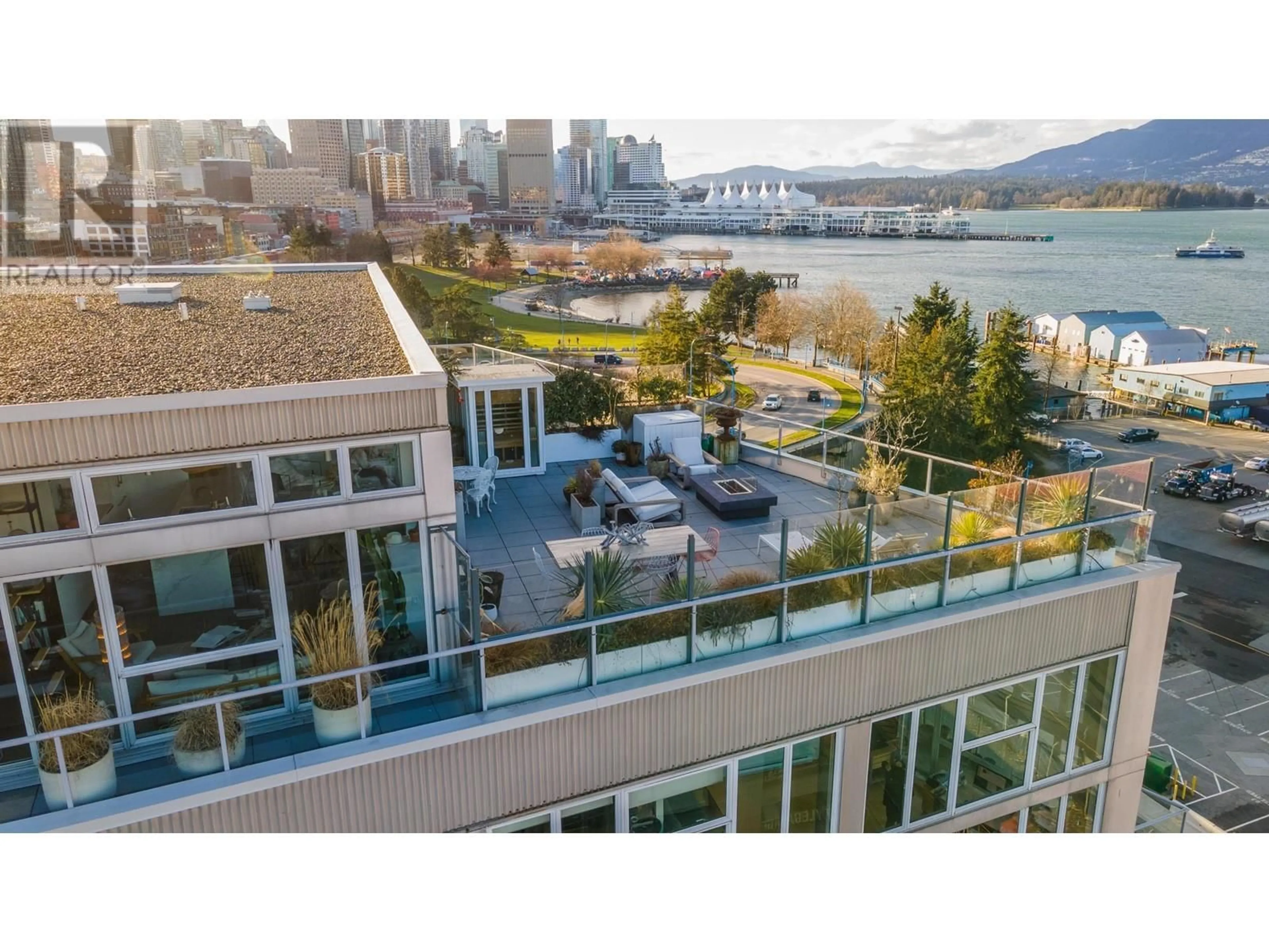 A pic from exterior of the house or condo for 1010 289 ALEXANDER STREET, Vancouver British Columbia V6A4H6