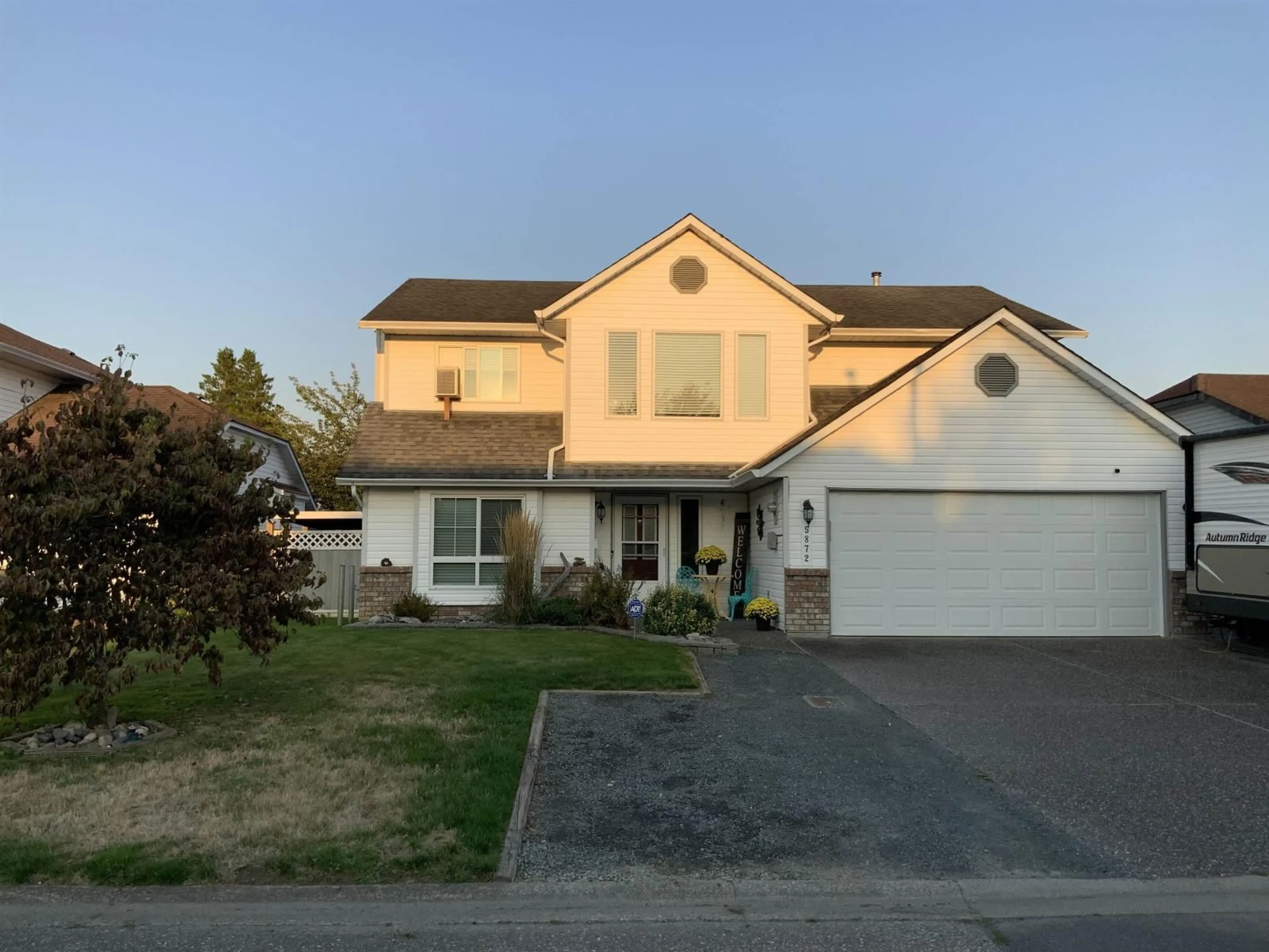 Frontside or backside of a home, the street view for 5872 GLENDALE DRIVE, Chilliwack British Columbia V2R3A6