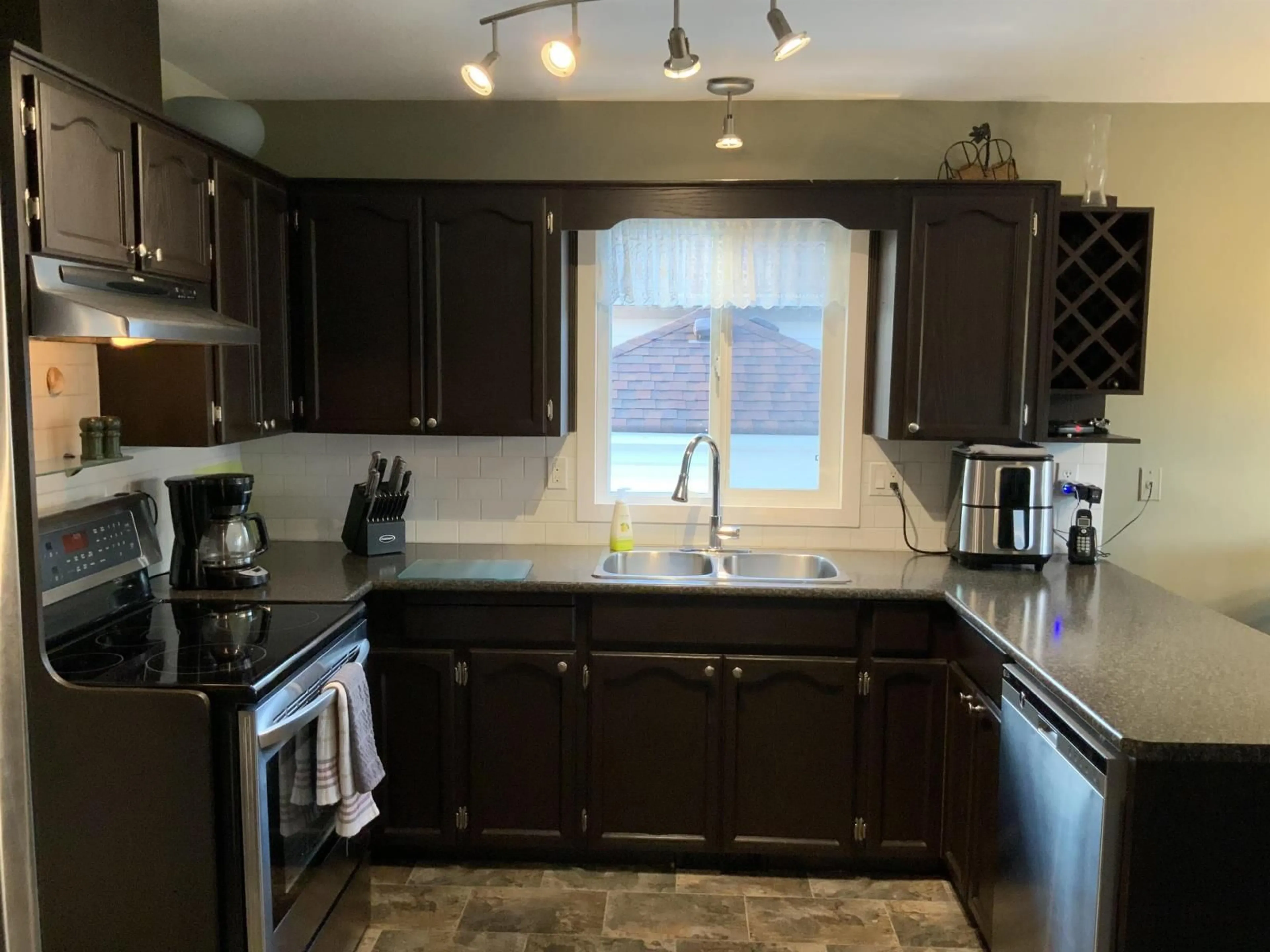 Standard kitchen, wood floors, cottage for 5872 GLENDALE DRIVE, Chilliwack British Columbia V2R3A6