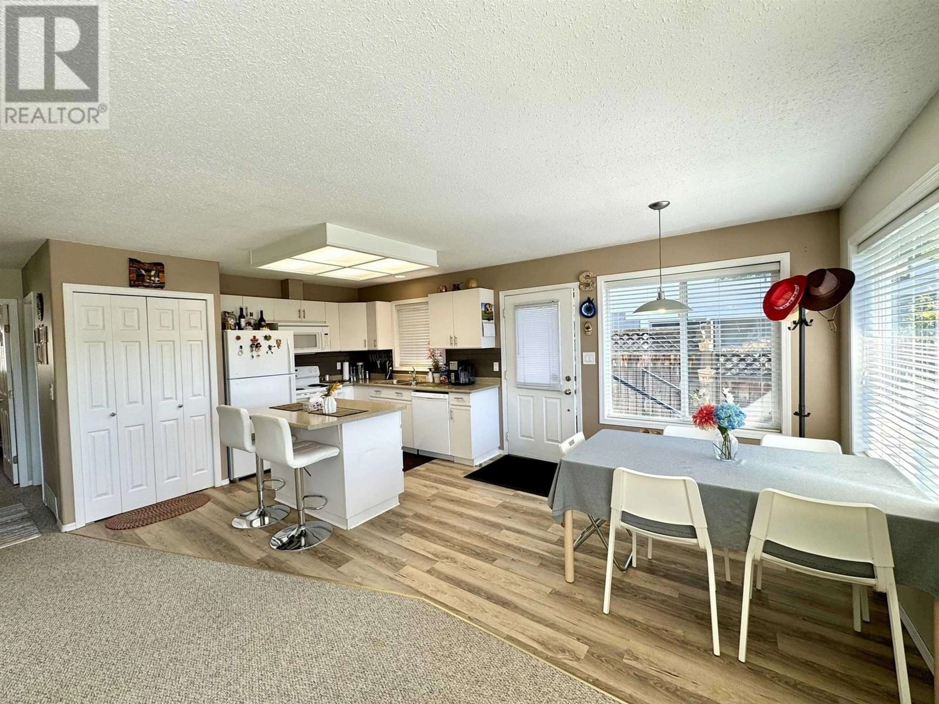 Open concept kitchen for B 32 LAKEVIEW AVENUE, Williams Lake British Columbia V2G1B2