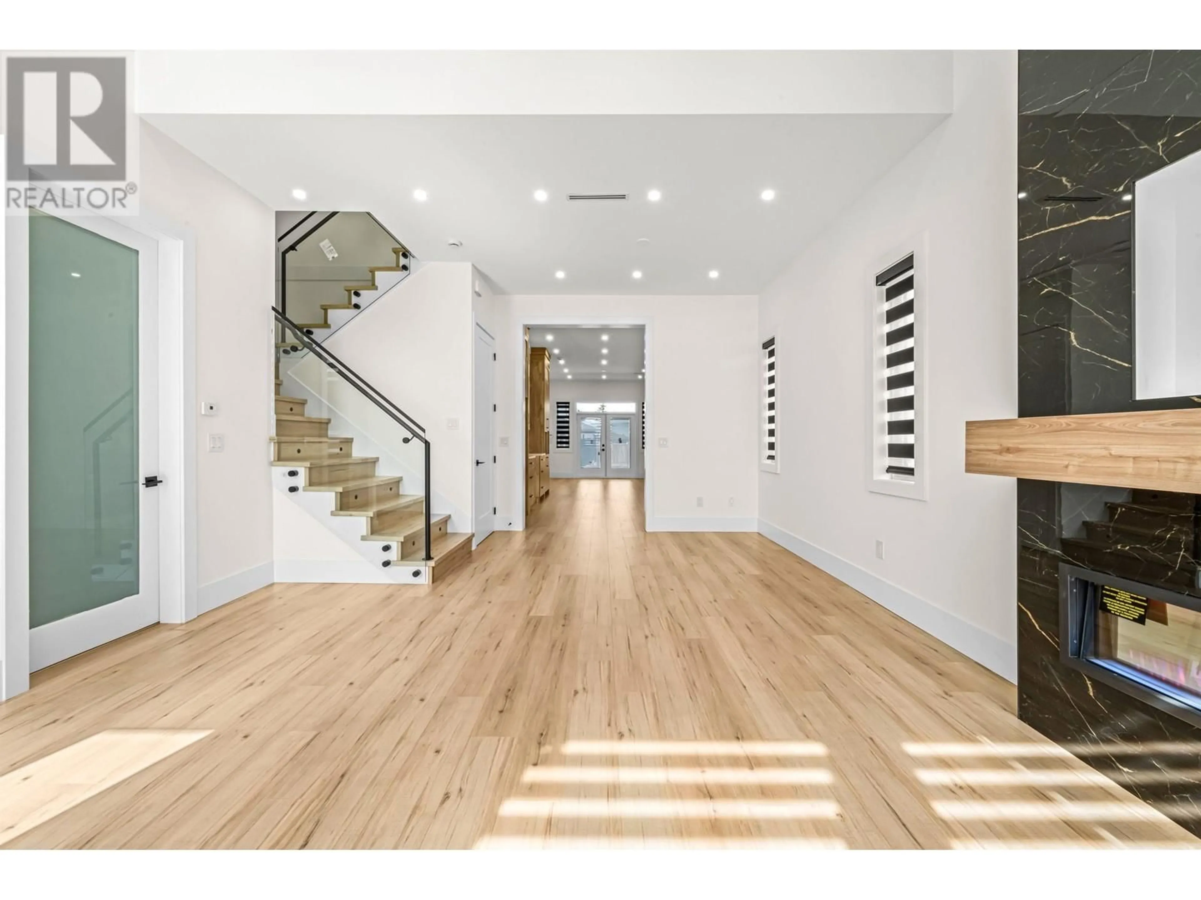 Indoor entryway for 7635 ROSEWOOD STREET, Burnaby British Columbia V5E2G8