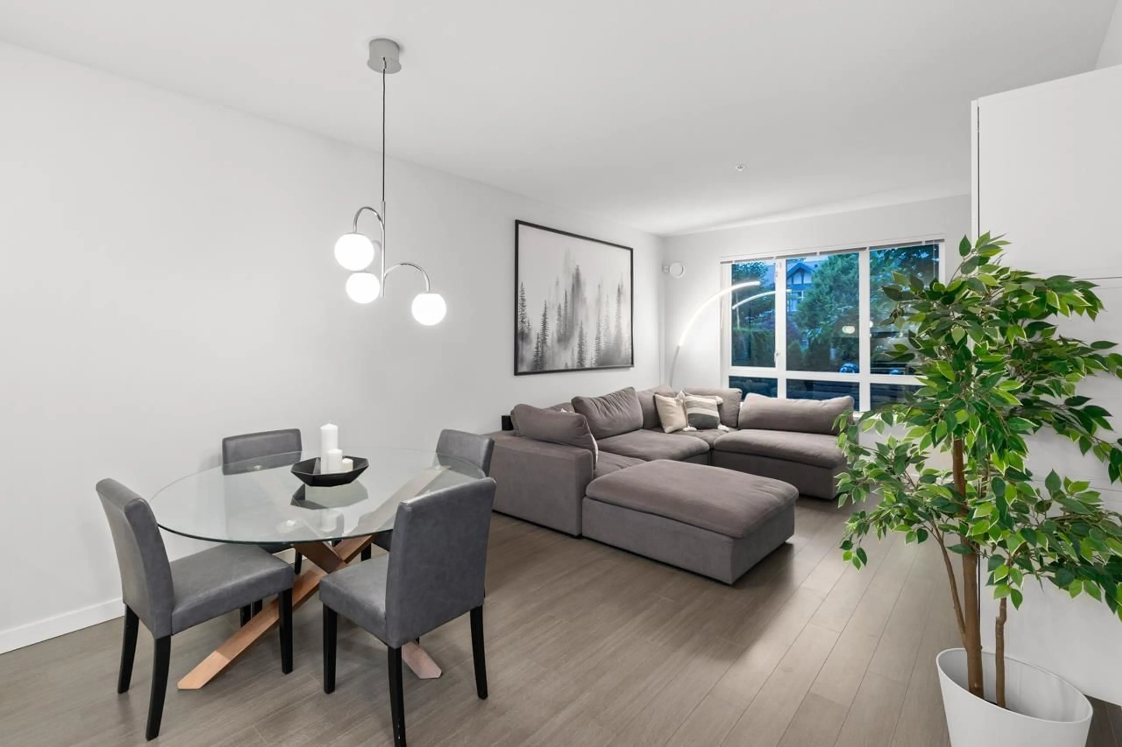 Living room, wood floors for 122 31158 WESTRIDGE PLACE, Abbotsford British Columbia V2T0K5