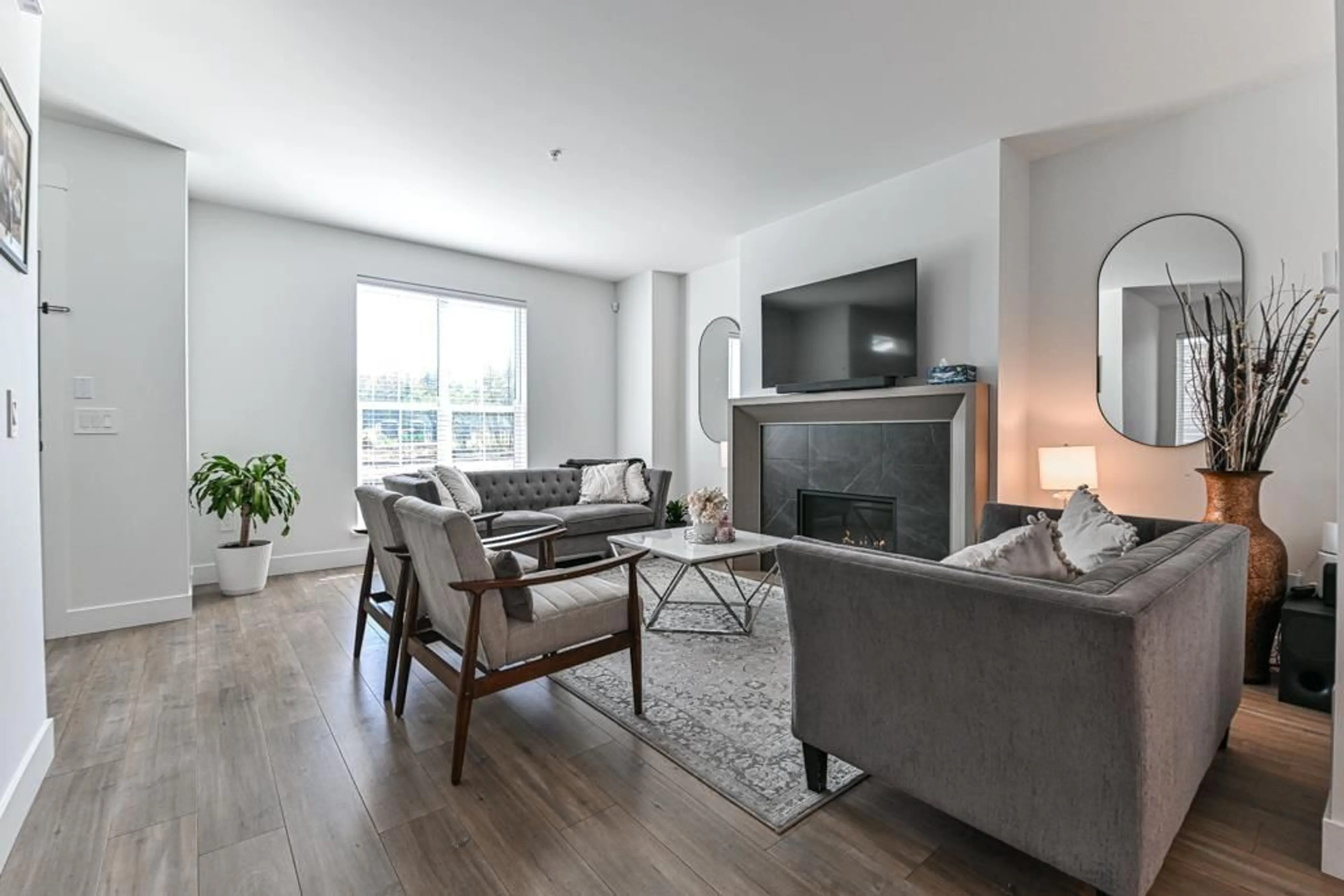 Living room, wood floors for 7495 197 STREET, Langley British Columbia V2Y3T2