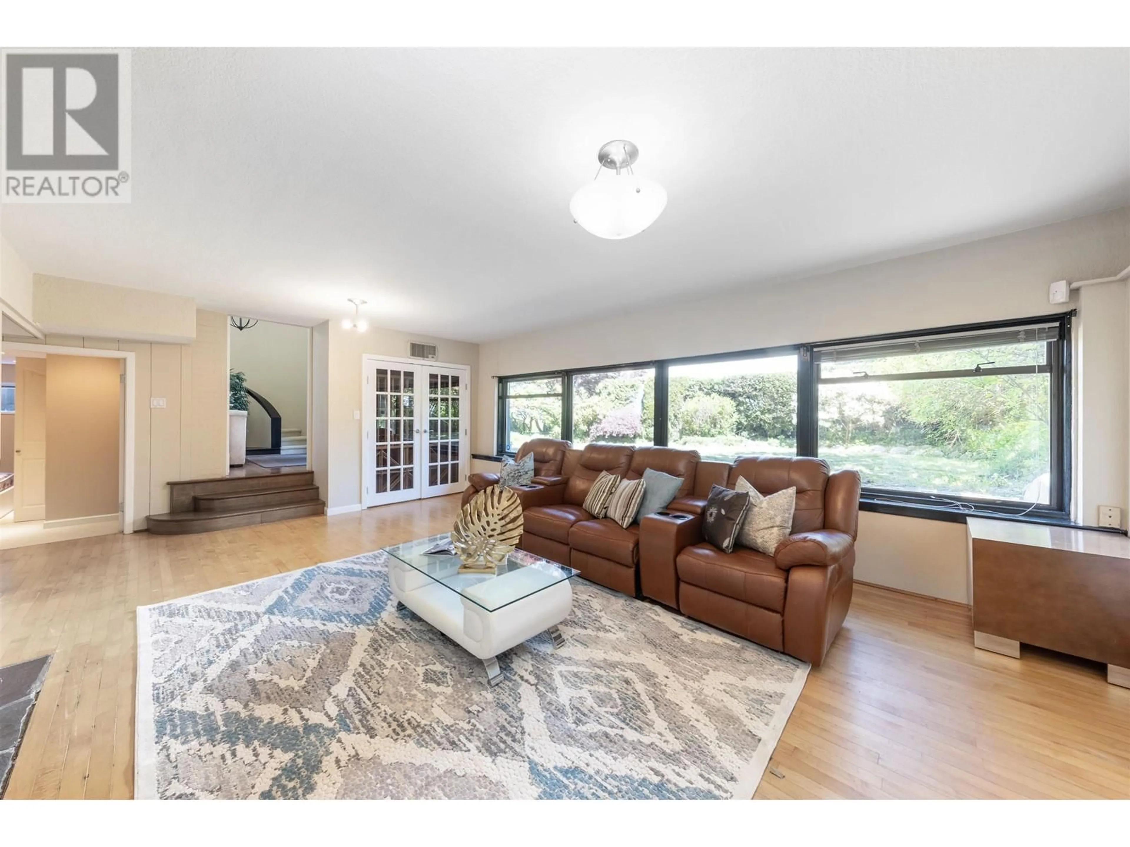 Living room, wood floors for 4393 PUGET DRIVE, Vancouver British Columbia V6L2V7