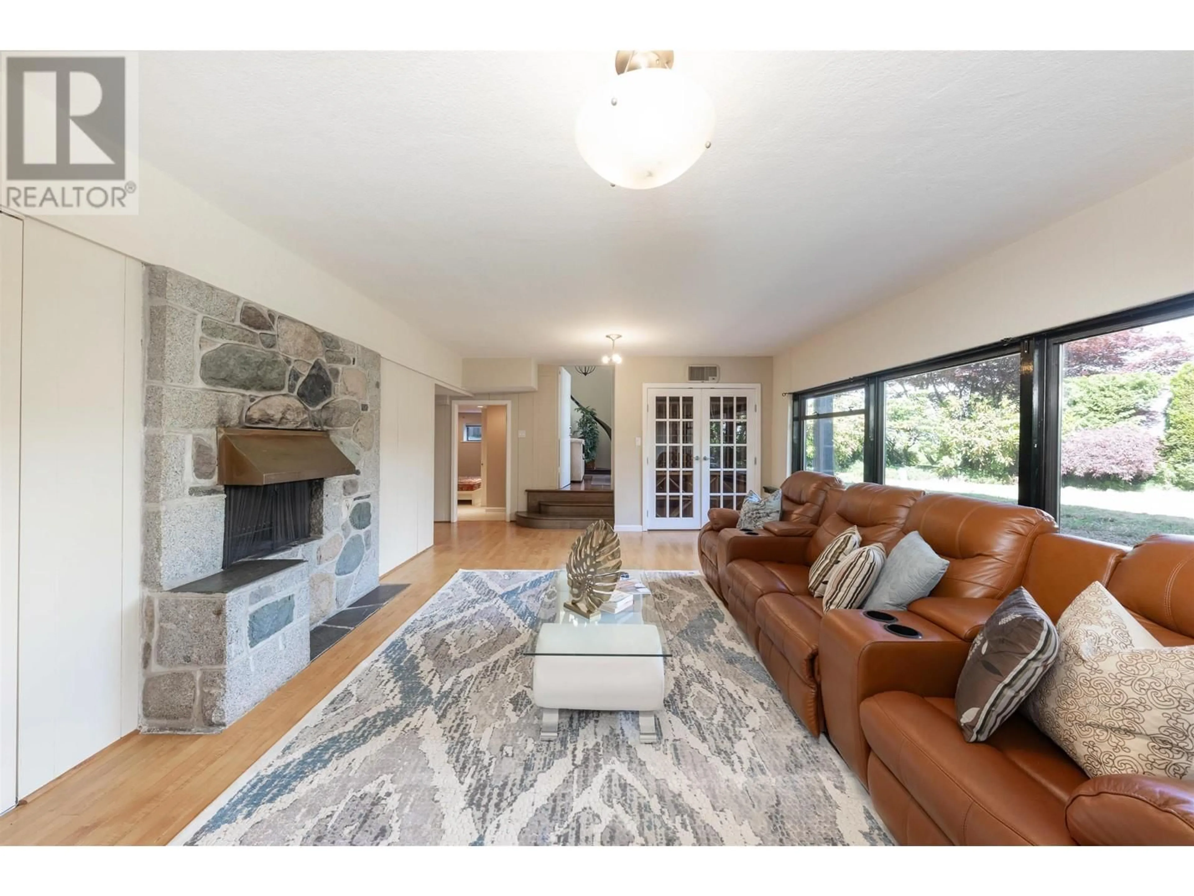 Living room, wood floors for 4393 PUGET DRIVE, Vancouver British Columbia V6L2V7