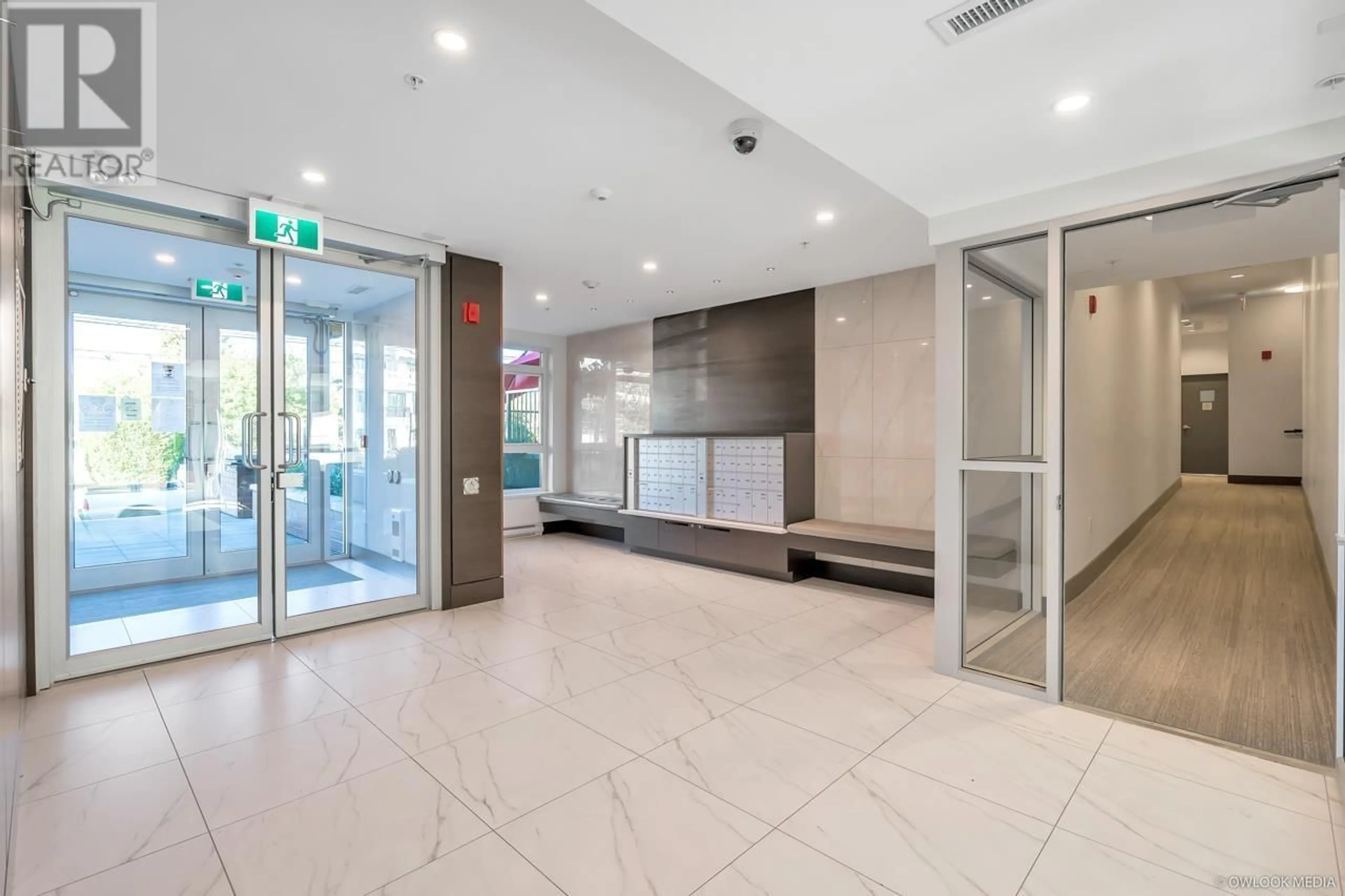 Indoor foyer for 324 7828 GRANVILLE STREET, Vancouver British Columbia V6P4Z2