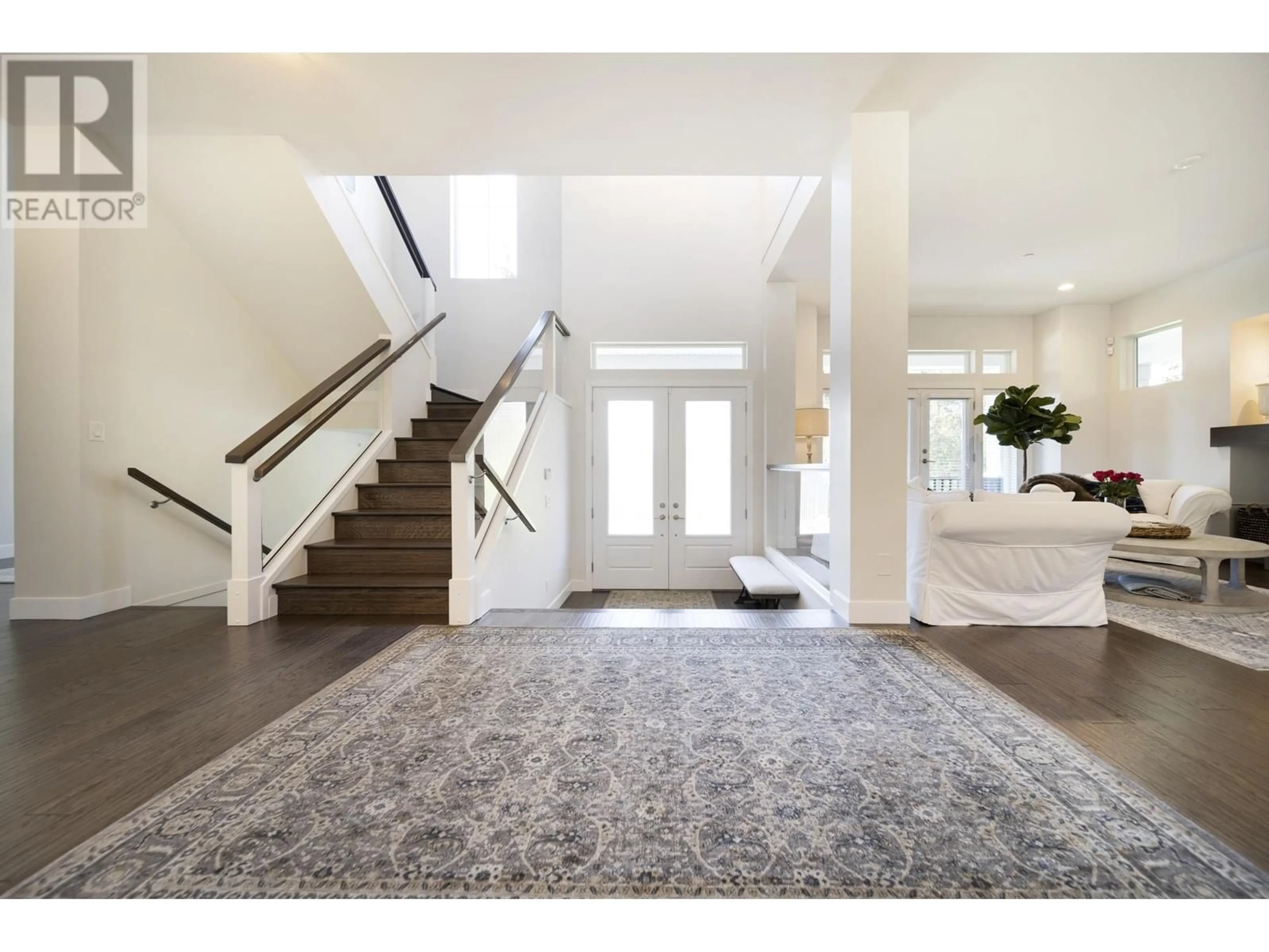 Indoor entryway, carpet floors for 25518 BOSONWORTH AVENUE, Maple Ridge British Columbia V2W1G9