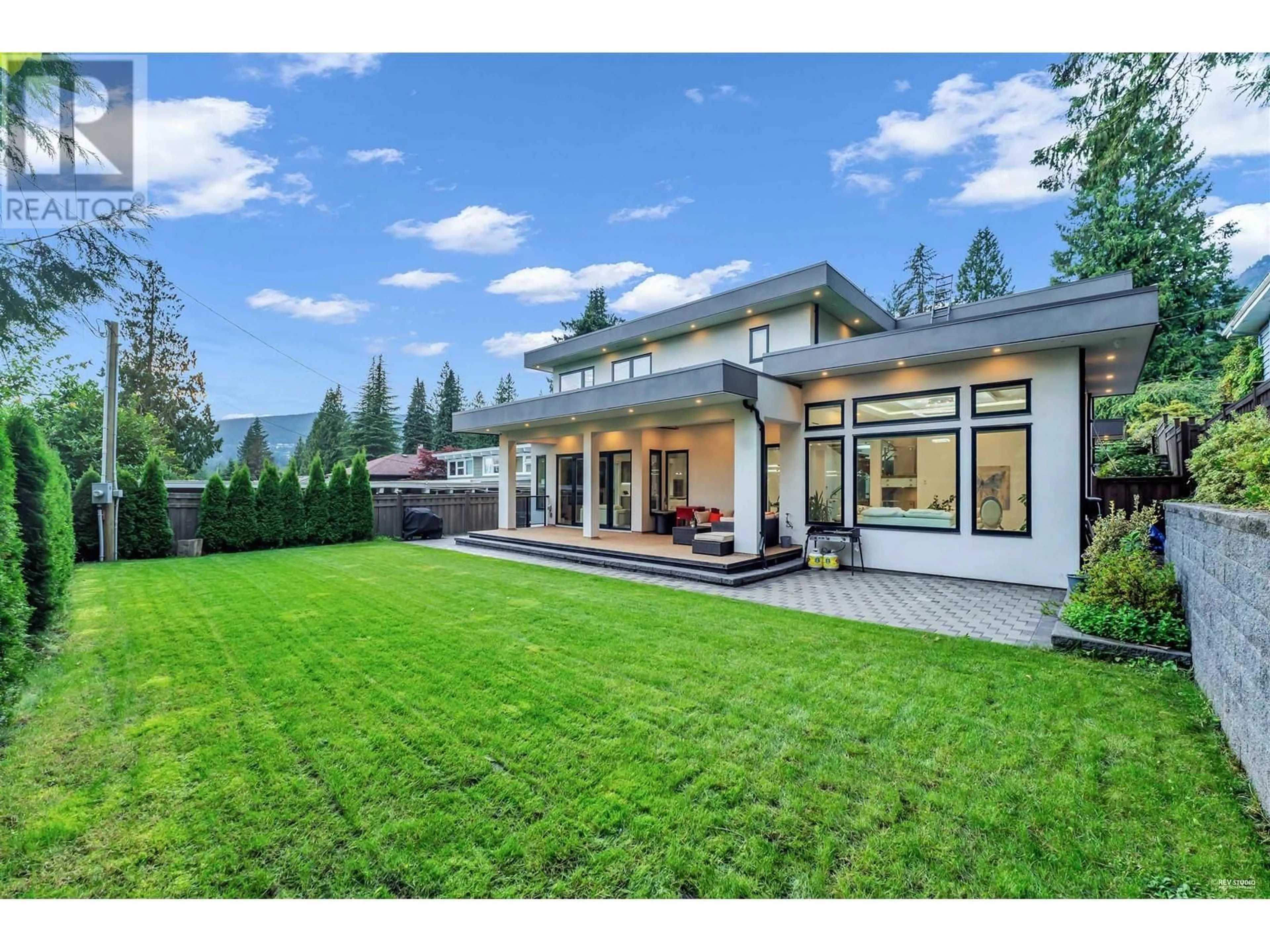 Frontside or backside of a home, cottage for 929 CANYON BOULEVARD, North Vancouver British Columbia V7R2J9