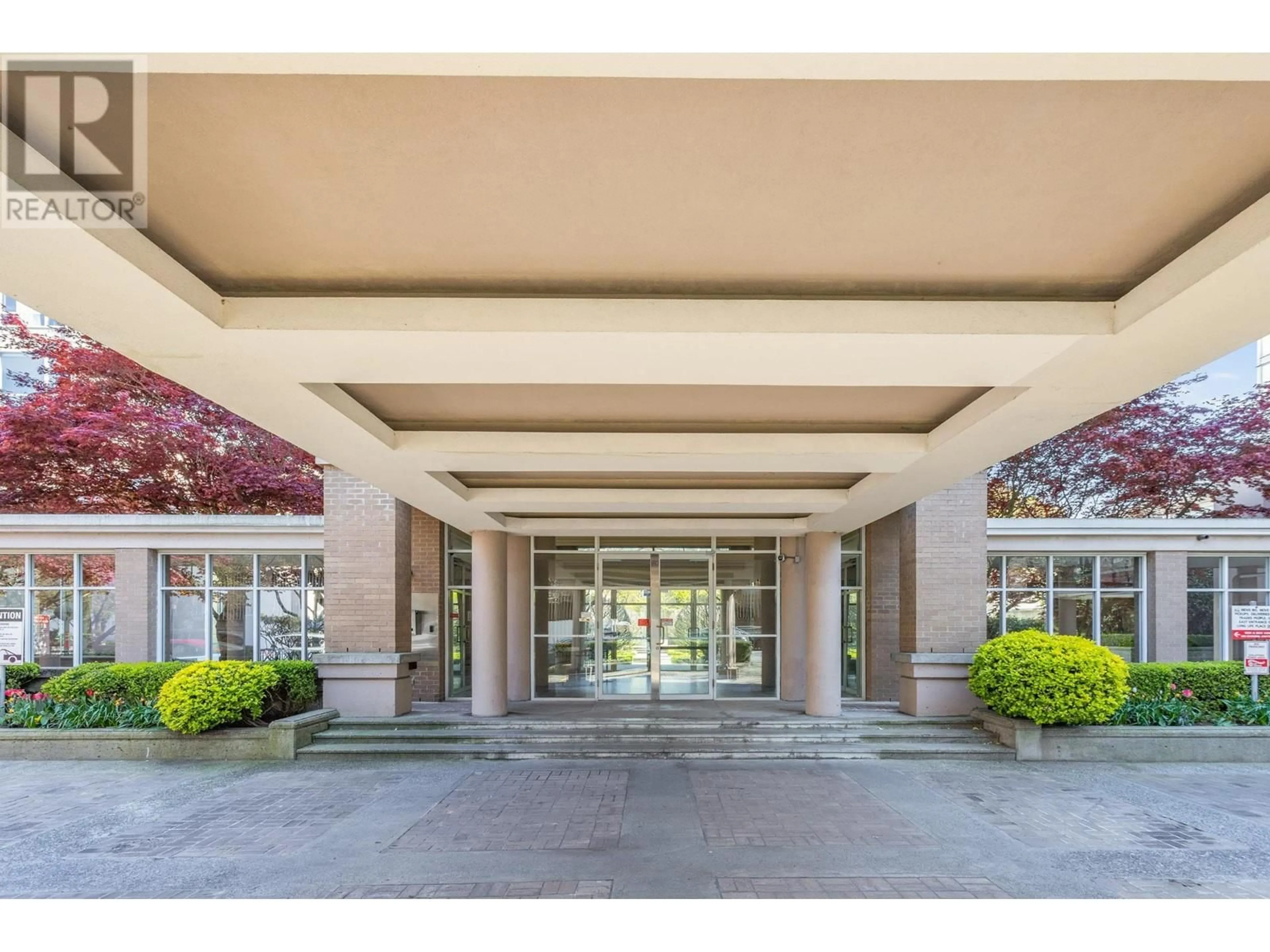 Indoor foyer for 201 2668 ASH STREET, Vancouver British Columbia V5Z4K4