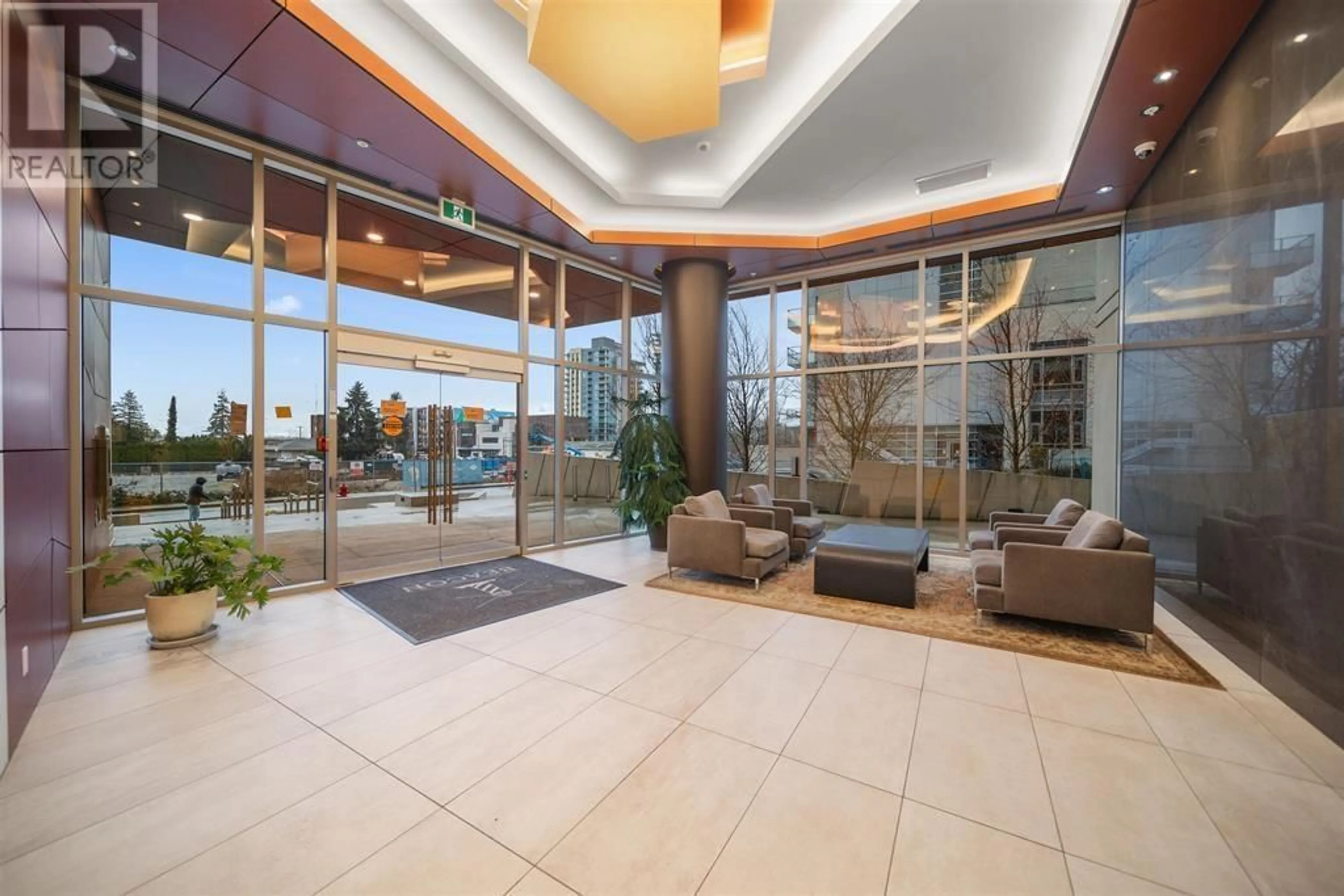 Indoor lobby, ceramic floors for 1006 1550 FERN STREET, North Vancouver British Columbia V7J0A9