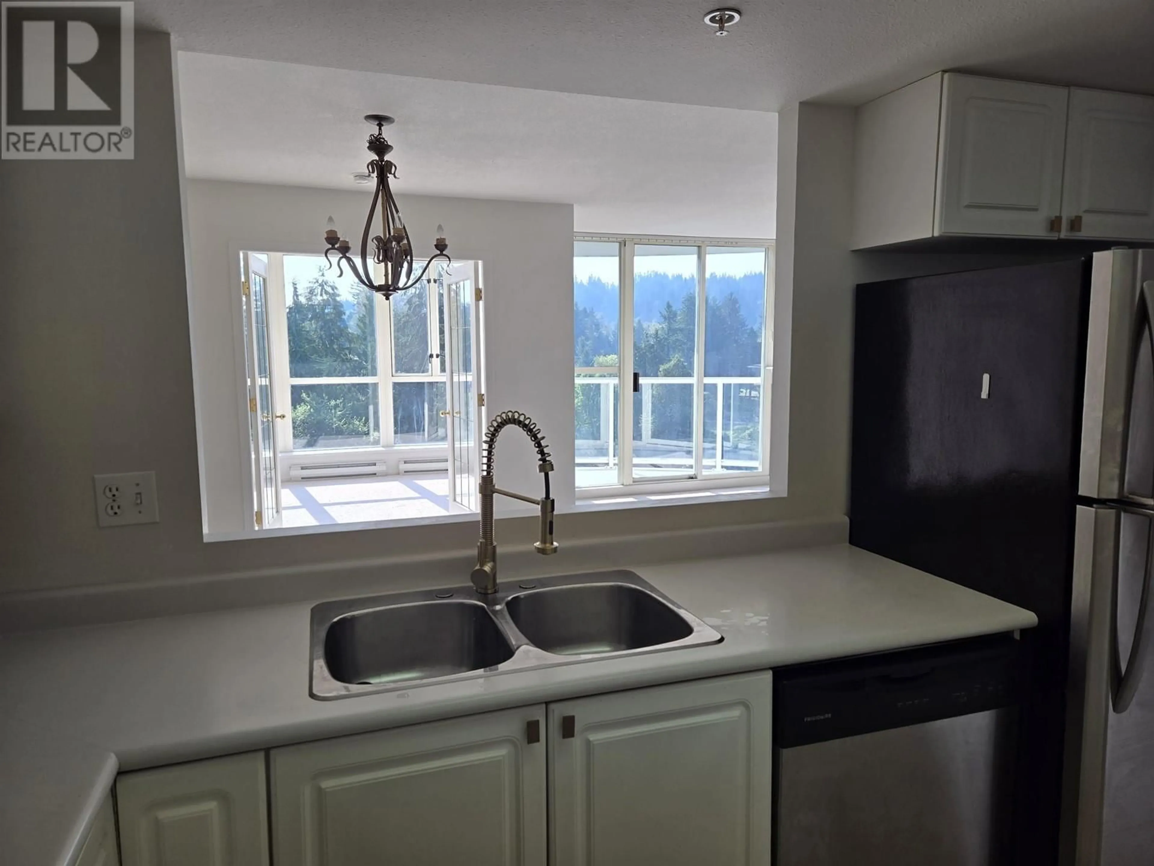 Standard kitchen for 1403 200 NEWPORT DRIVE, Port Moody British Columbia V3H5B7