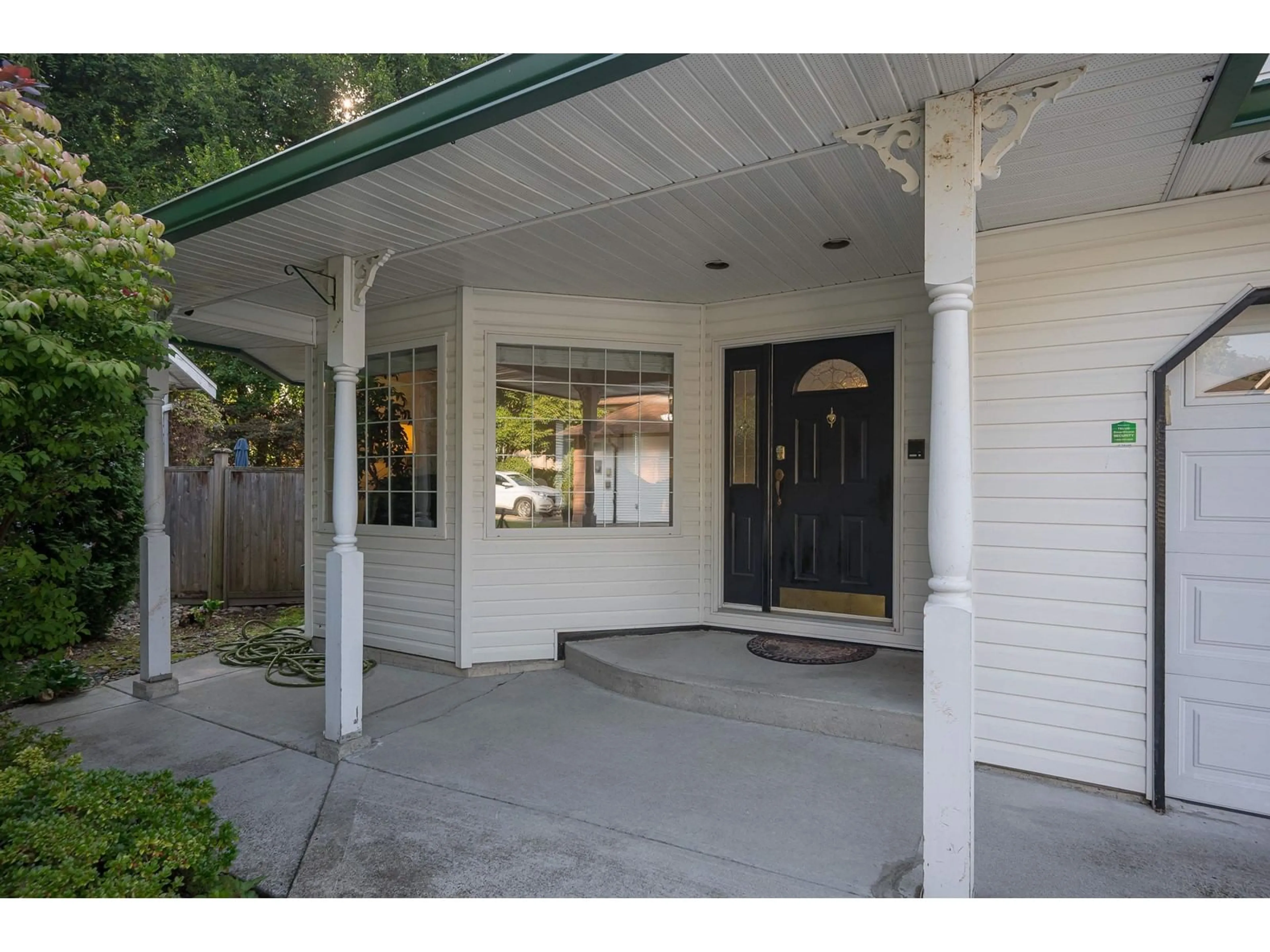 Indoor entryway for 17116 57 AVENUE, Surrey British Columbia V3S8M9