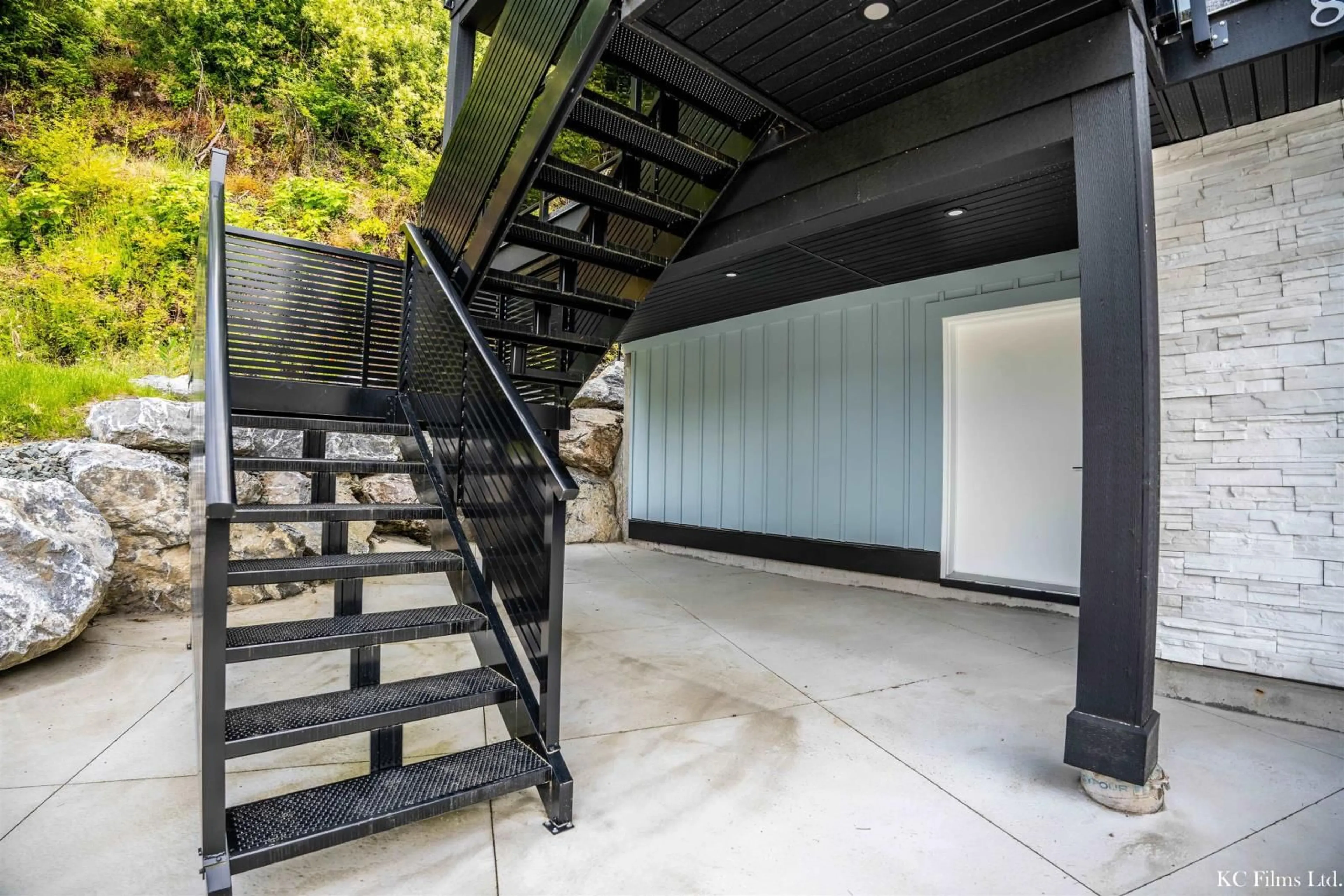 Indoor foyer, cement floor for 8596 FOREST GATE DRIVE, Chilliwack British Columbia V4Z0C7