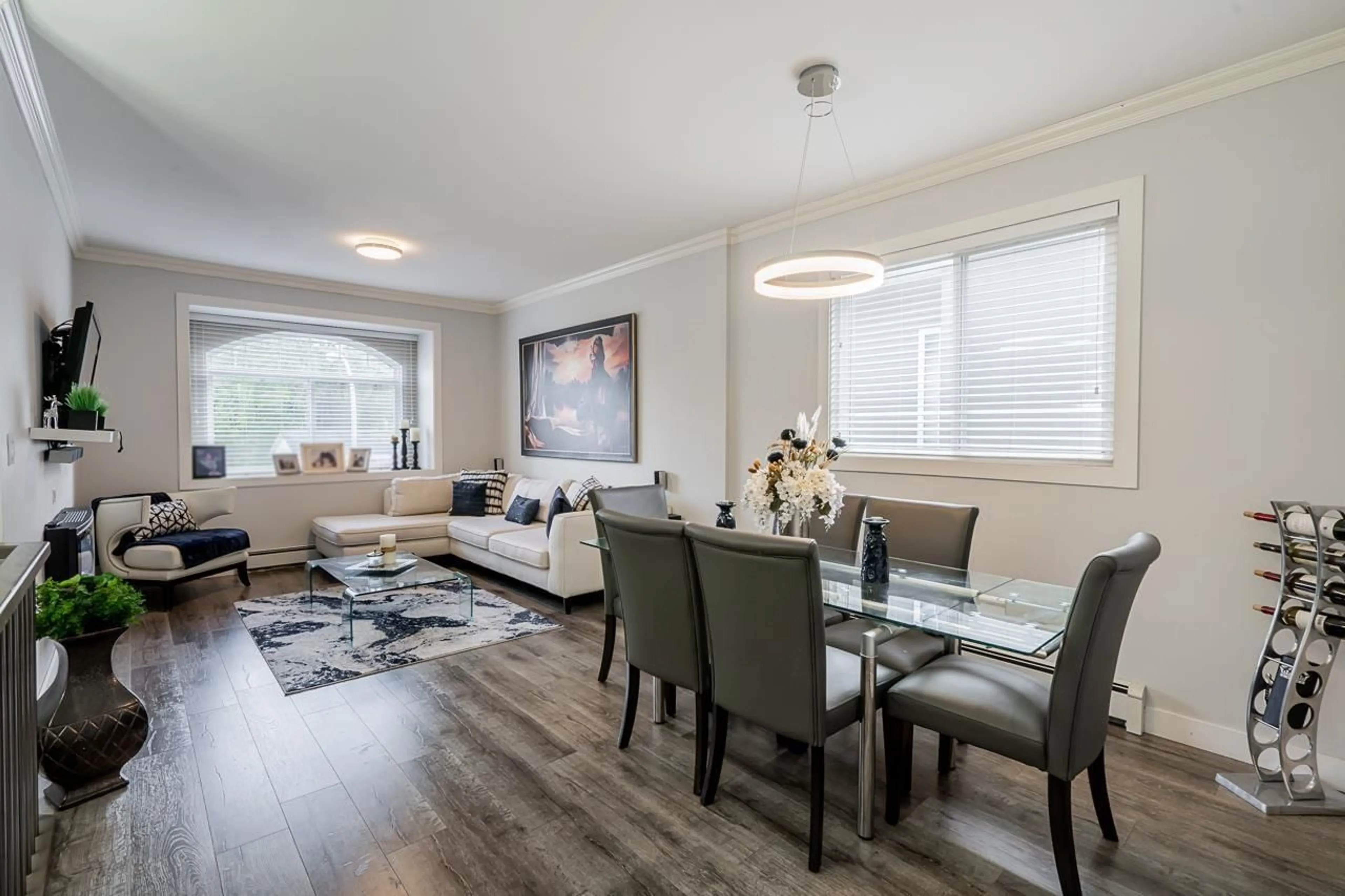 Dining room, wood/laminate floor for 6255 138 STREET, Surrey British Columbia V3X1E6