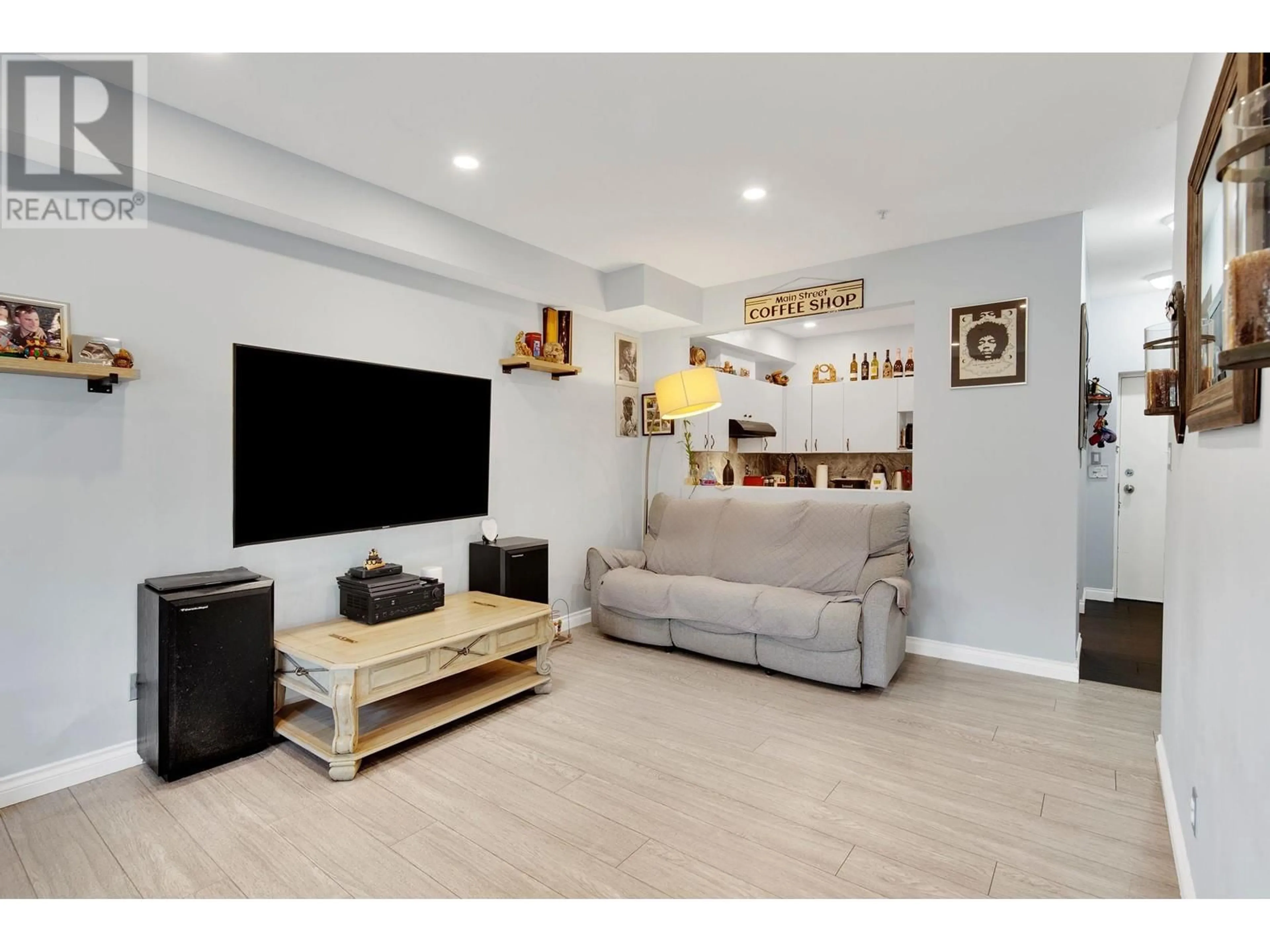 Living room, wood floors for 8 123 SEVENTH STREET, New Westminster British Columbia V3L1W2