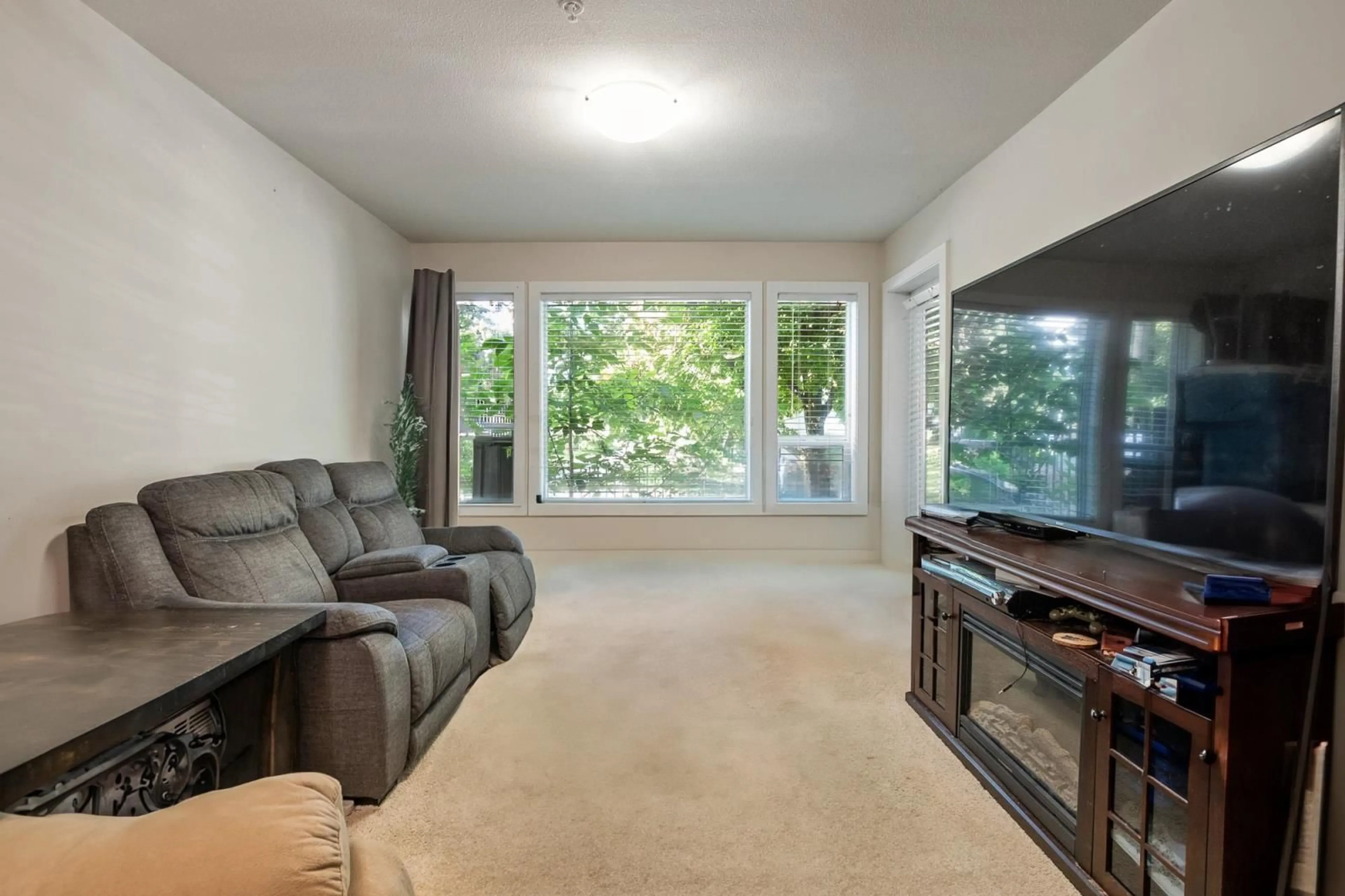 Living room, wood floors for 109 46150 BOLE AVENUE|Chilliwack Proper , Chilliwack British Columbia V2P0B7