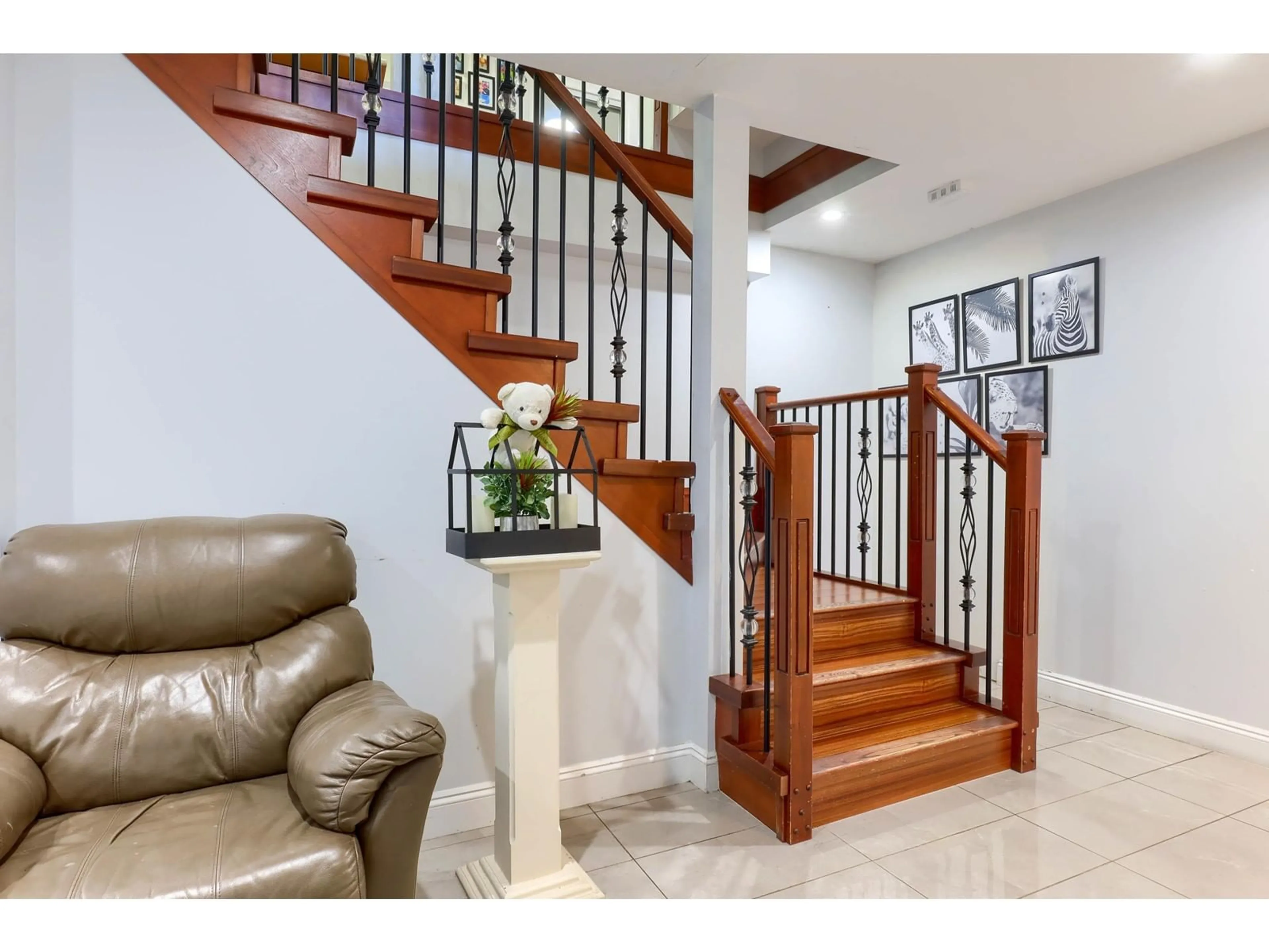 Stairs for 6445 KING GEORGE BOULEVARD, Surrey British Columbia V3W4Z4