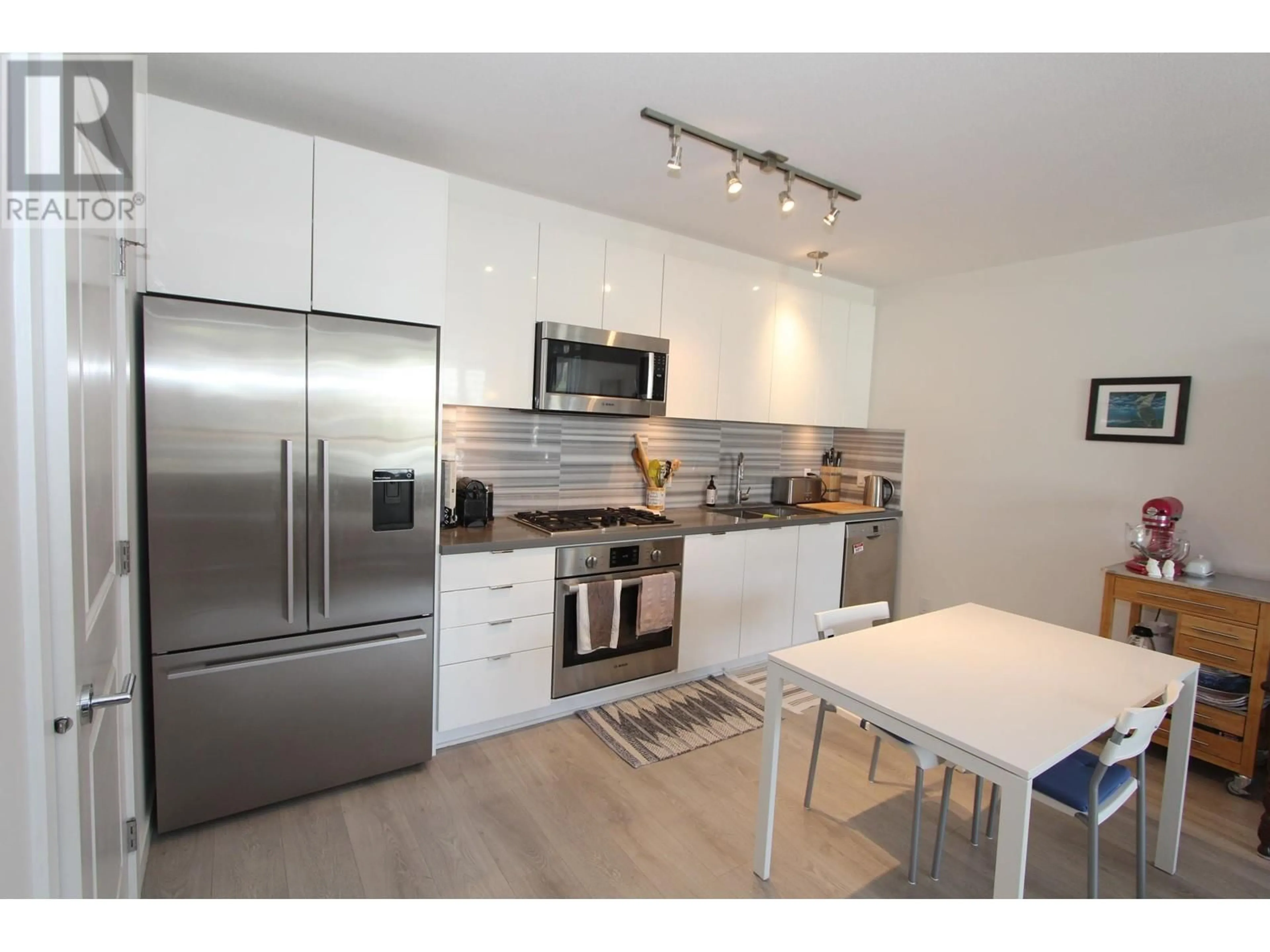 Standard kitchen for 601 3168 RIVERWALK AVENUE, Vancouver British Columbia V5S0B8