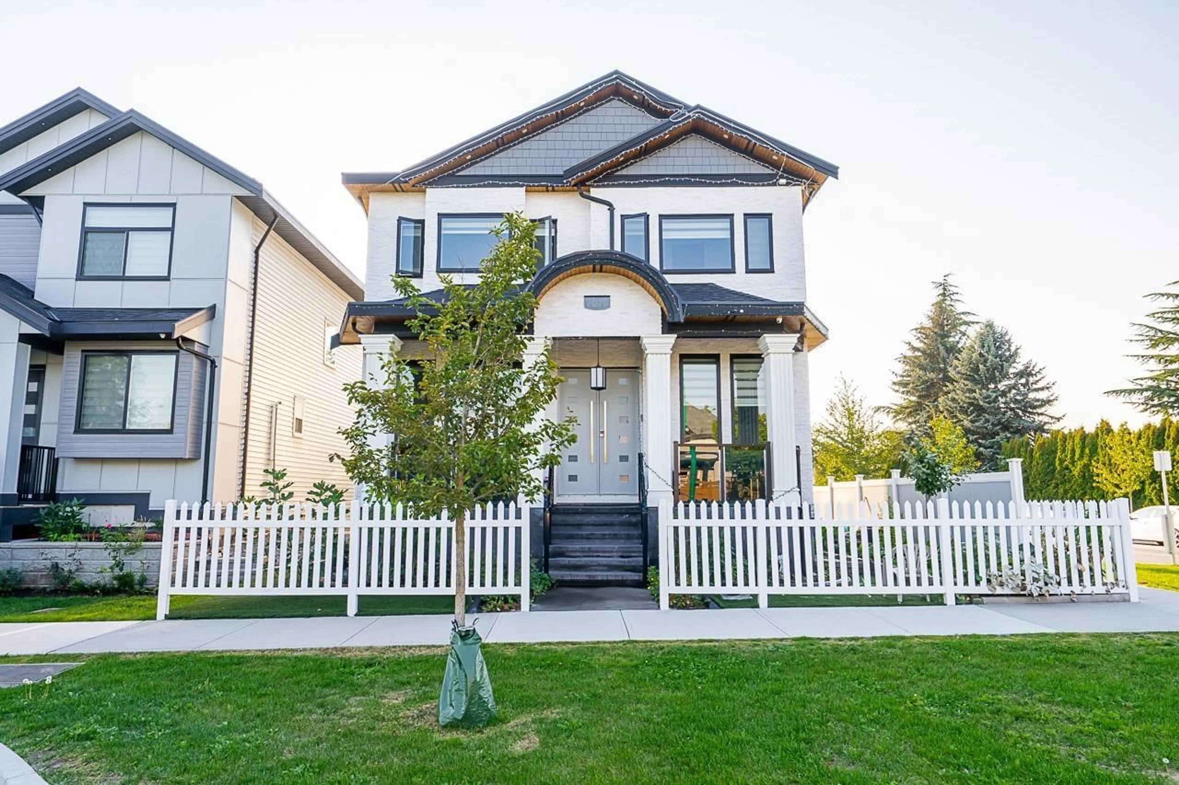 Frontside or backside of a home, the fenced backyard for 7079 194A STREET, Surrey British Columbia V4N1N2