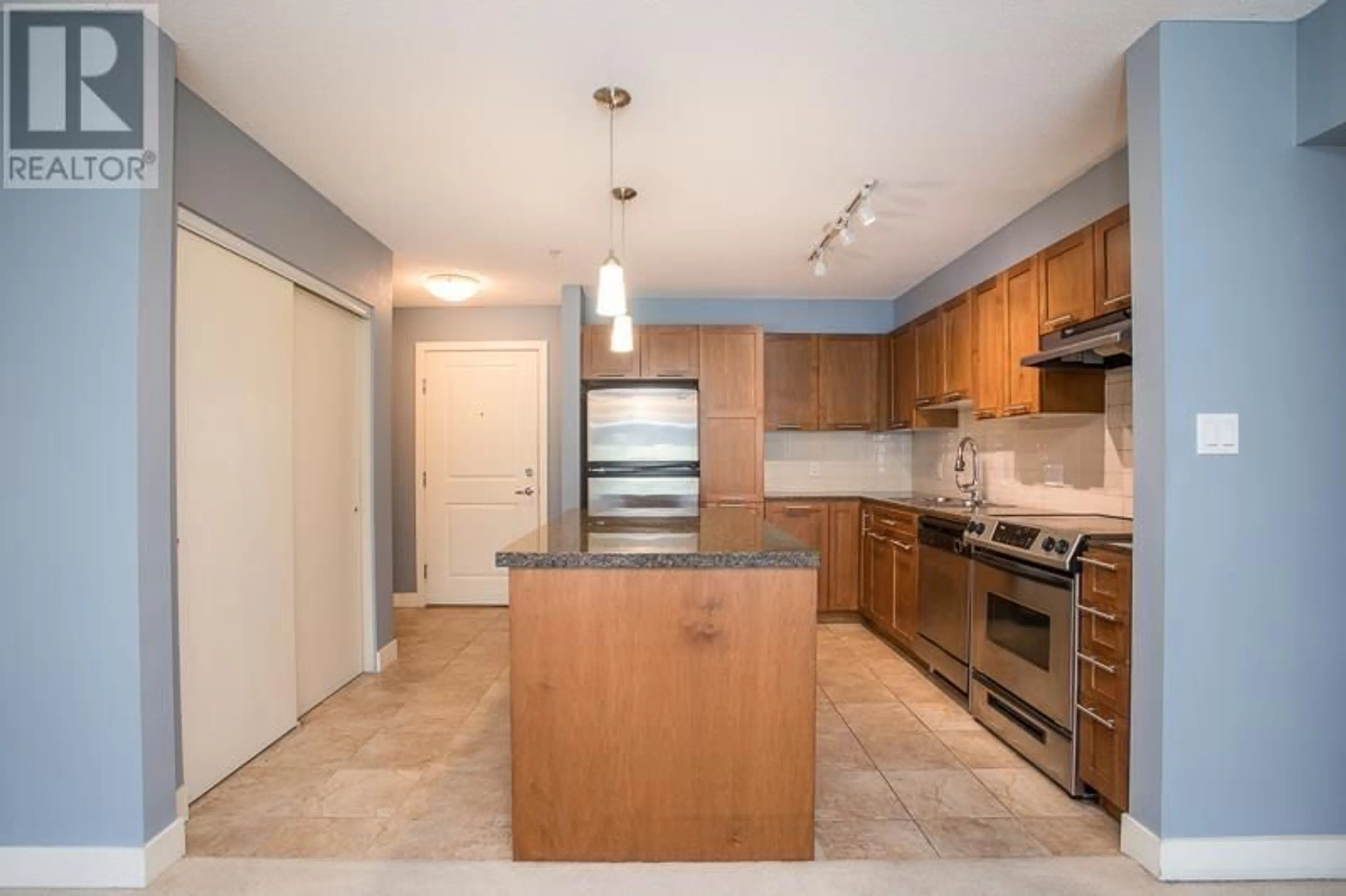 Standard kitchen, wood floors, cottage for 202 19673 MEADOW GARDENS WAY, Pitt Meadows British Columbia V3Y0A1