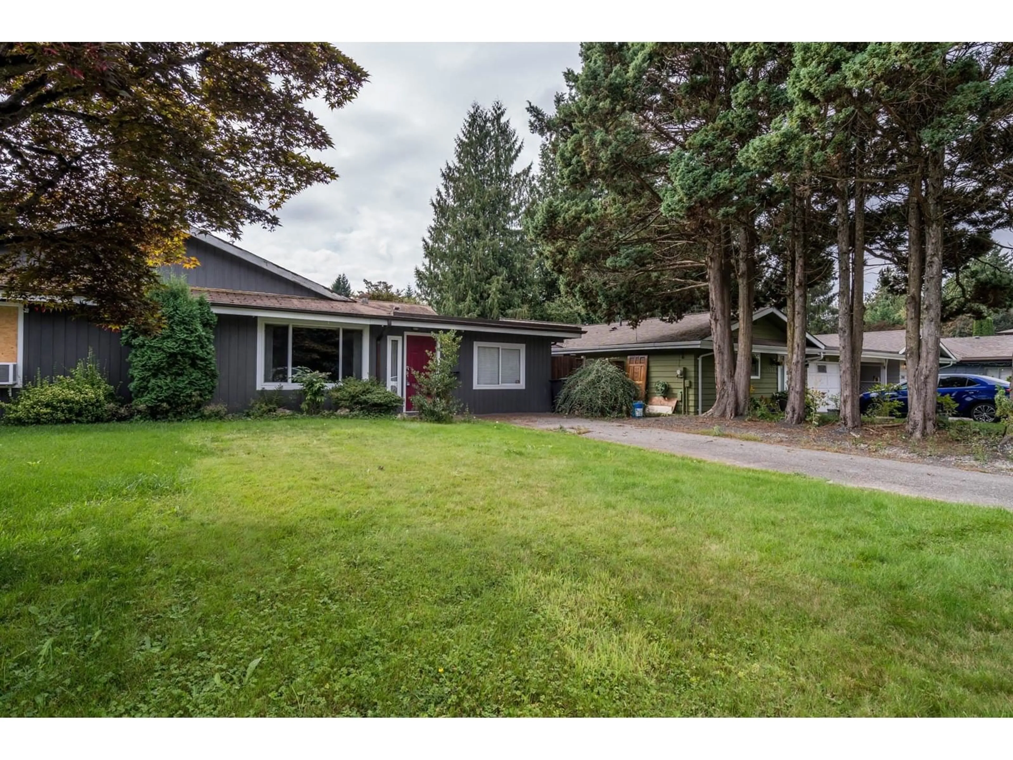 Frontside or backside of a home, cottage for 2746 SANDON DRIVE, Abbotsford British Columbia V2S7J3