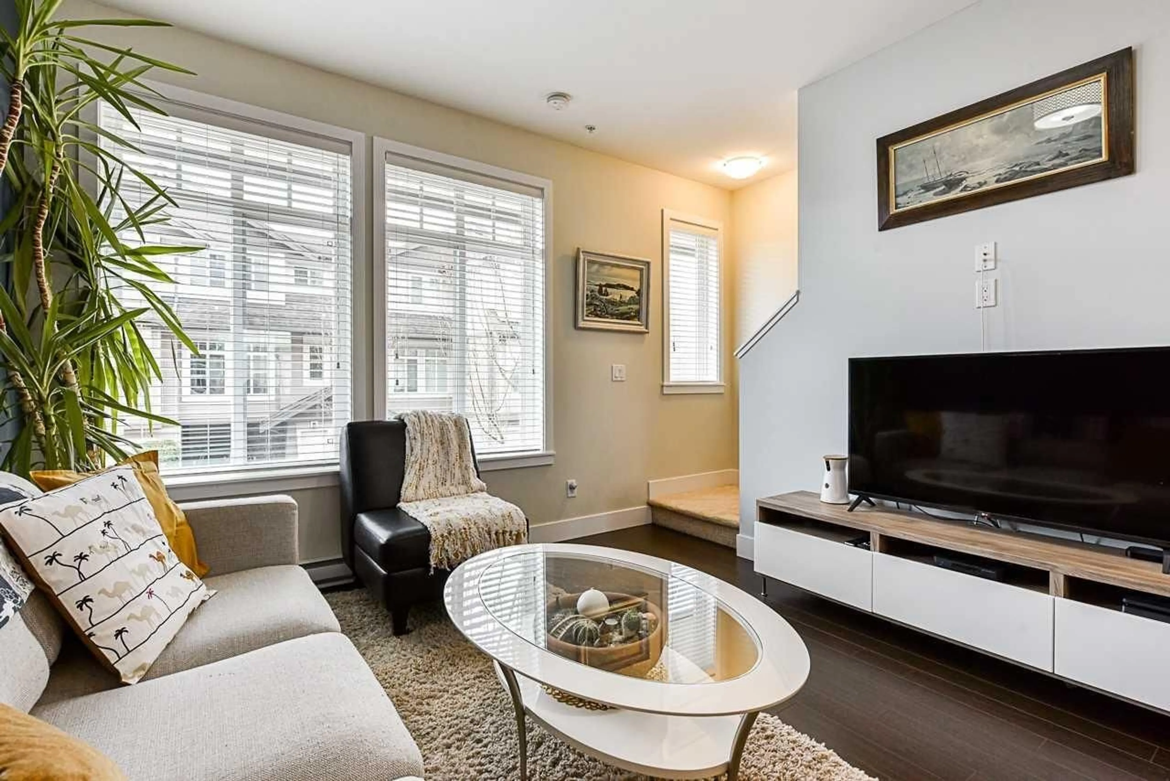 Living room, wood floors for 14 8250 209B STREET, Langley British Columbia V2Y0J7