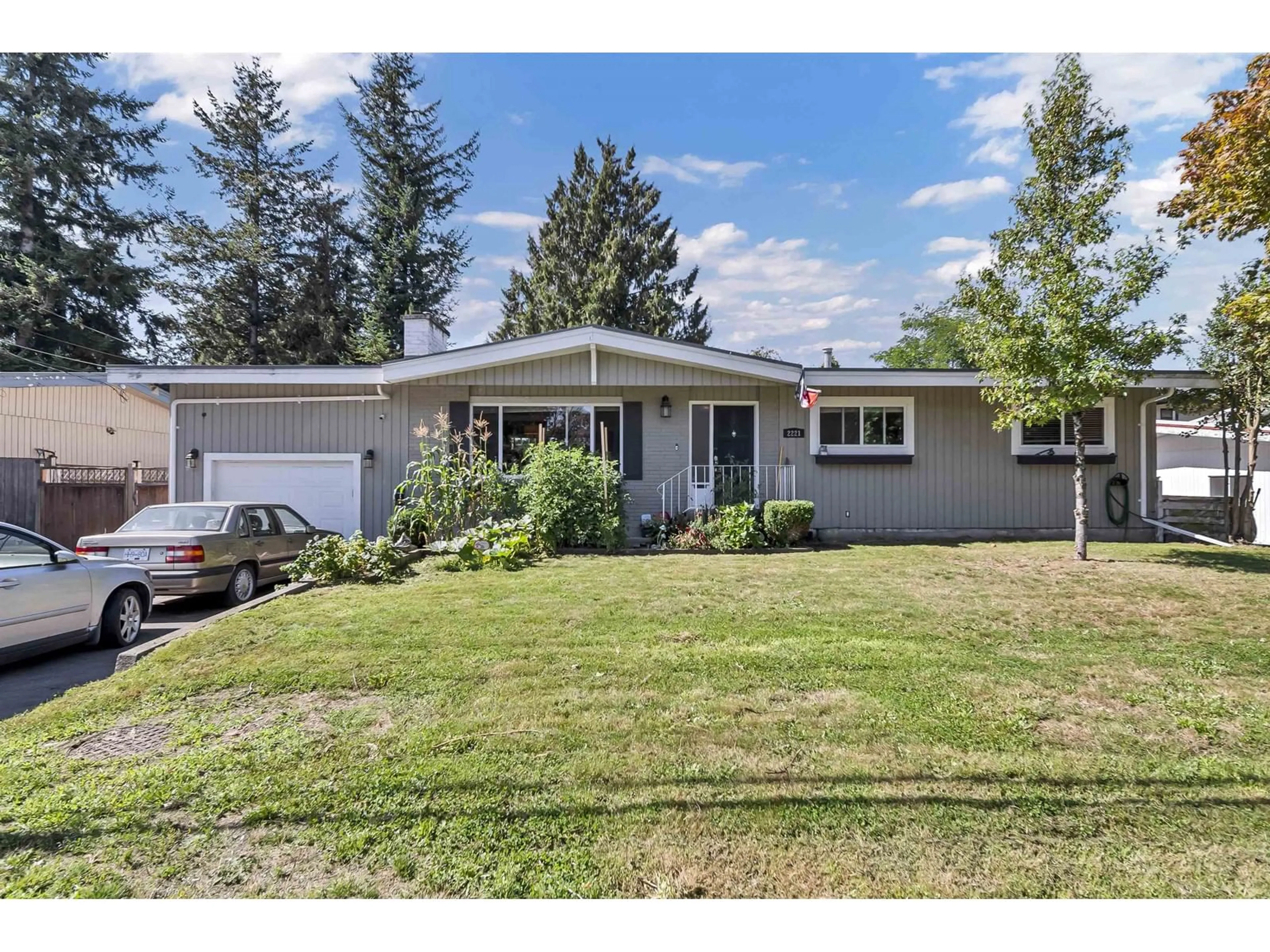 Frontside or backside of a home for 2221 BAKERVIEW STREET, Abbotsford British Columbia V2T3B3